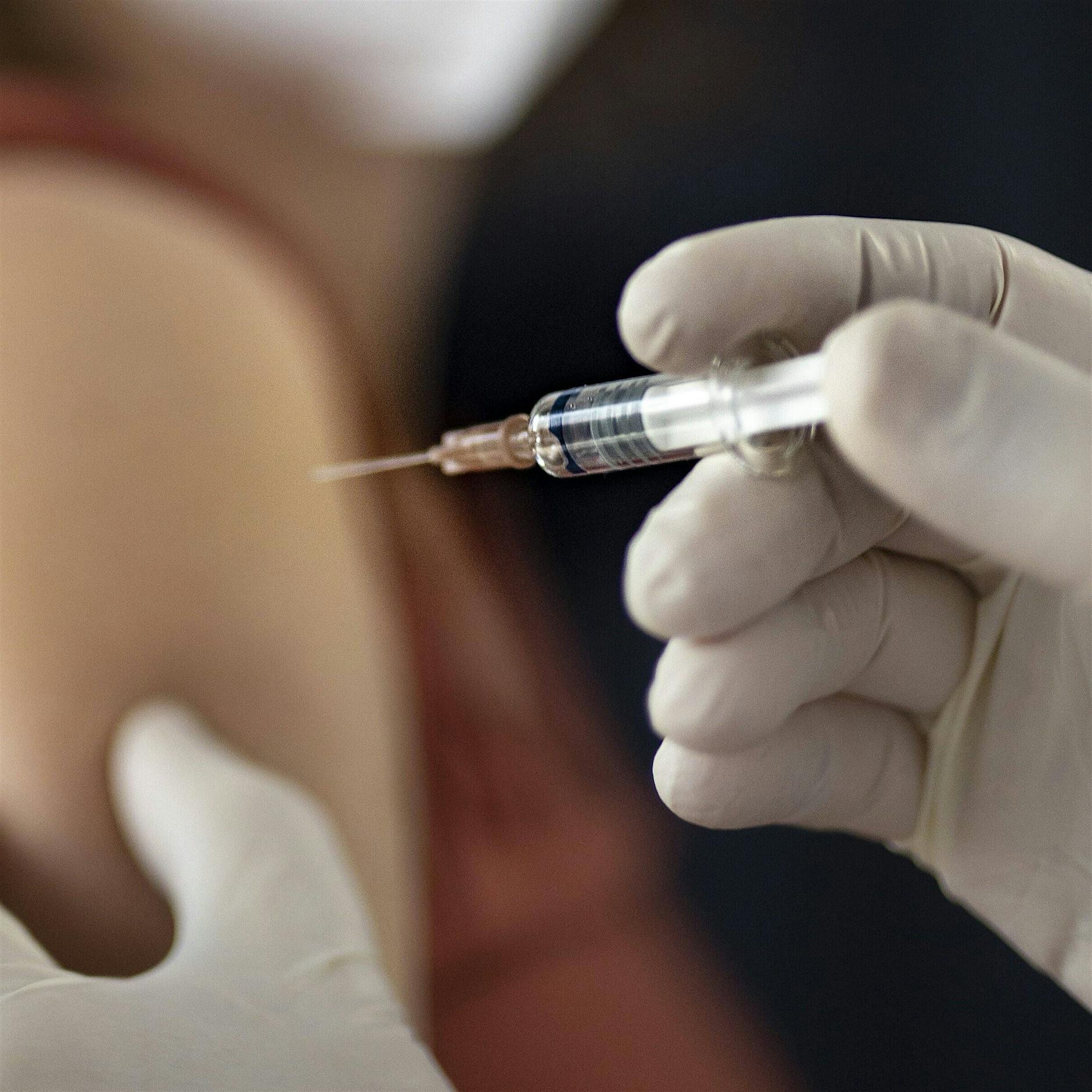 Nach mRNA-Impfung: Frauen berichten von vaginalen Blutungen