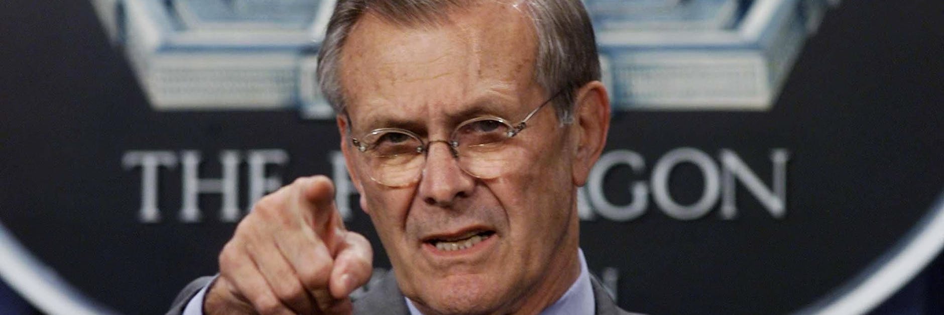 Der ehemalige US-Verteidigungsminister Donald Rumsfeld ist gestorben. Dieses Foto zeigt ihn im Jahr 2001. 