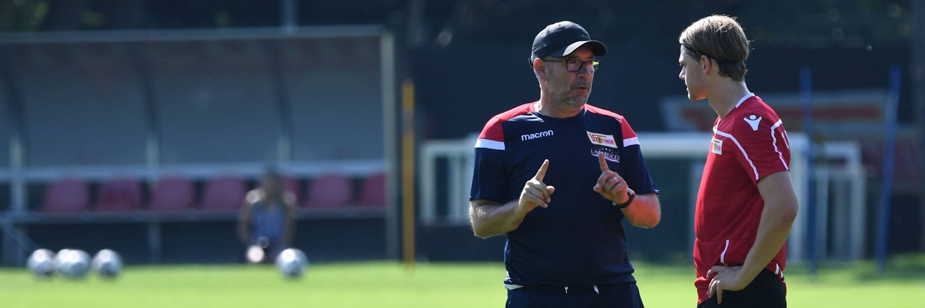 Drei Jahre her: Urs Fischer im Gespräch mit Julian Ryerson. Der Norweger ist einer des Quintetts, das seit Amtsantritt des Schweizers in Köpenick noch dabei ist.