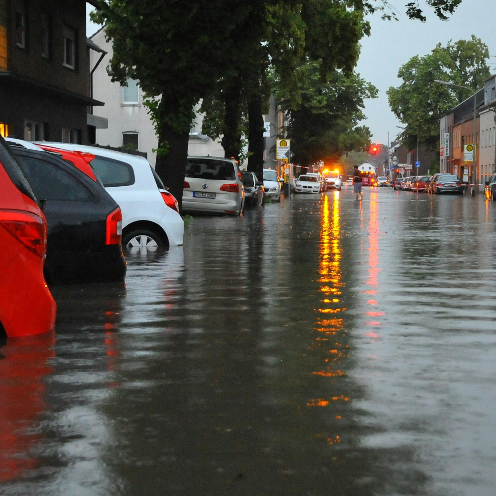 Unwetterwarnung! Sturzflut-Tief erfasst Berlin: Bis zu 160 Liter Regen binnen weniger Stunden! +++ Neue Hitzewelle rollt heran: Bald Extremtemperaturen bis zu 45 Grad?