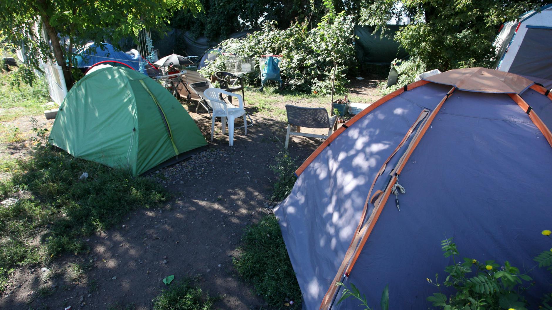 So sah das Obdachlosencamp auf einer Brache an der Rummelsburger Bucht aus, bevor es geräumt wurde.<br>