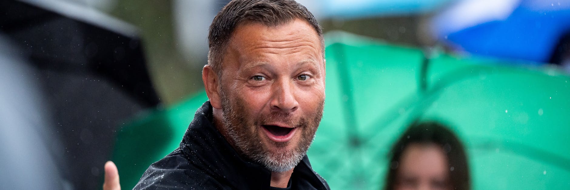 Braun gebrannt vom Ungarn-Urlaub und voller Energie. Pal Dardai bat Mittwoch zum ersten Training.