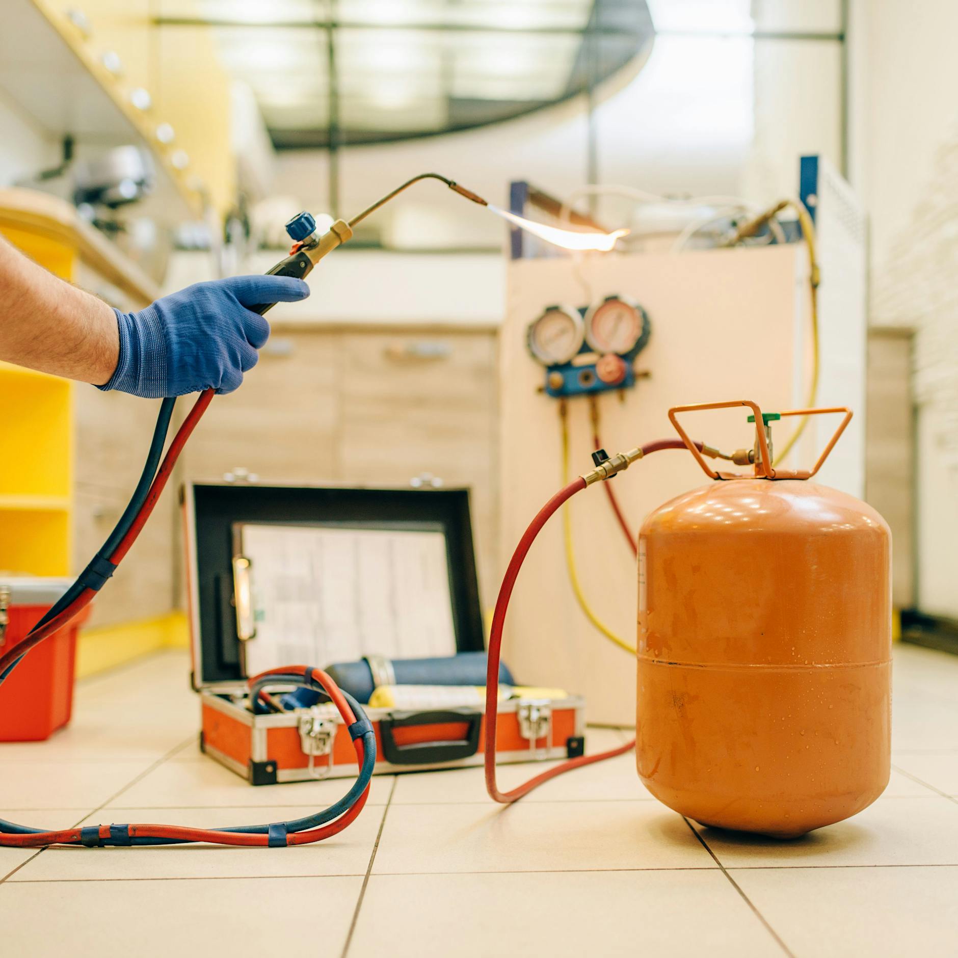 Service-Techniker will mit „Rotzlappenbefreiung“ keine Maske tragen: So urteilen die Richter