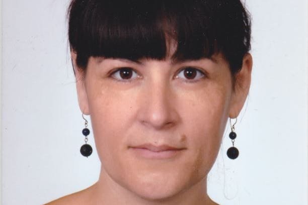 Gabrielle Lebreton wurde von der Polizei von einer Plansche vertrieben, weil sie ihre Brüste nicht bedecken wollte.