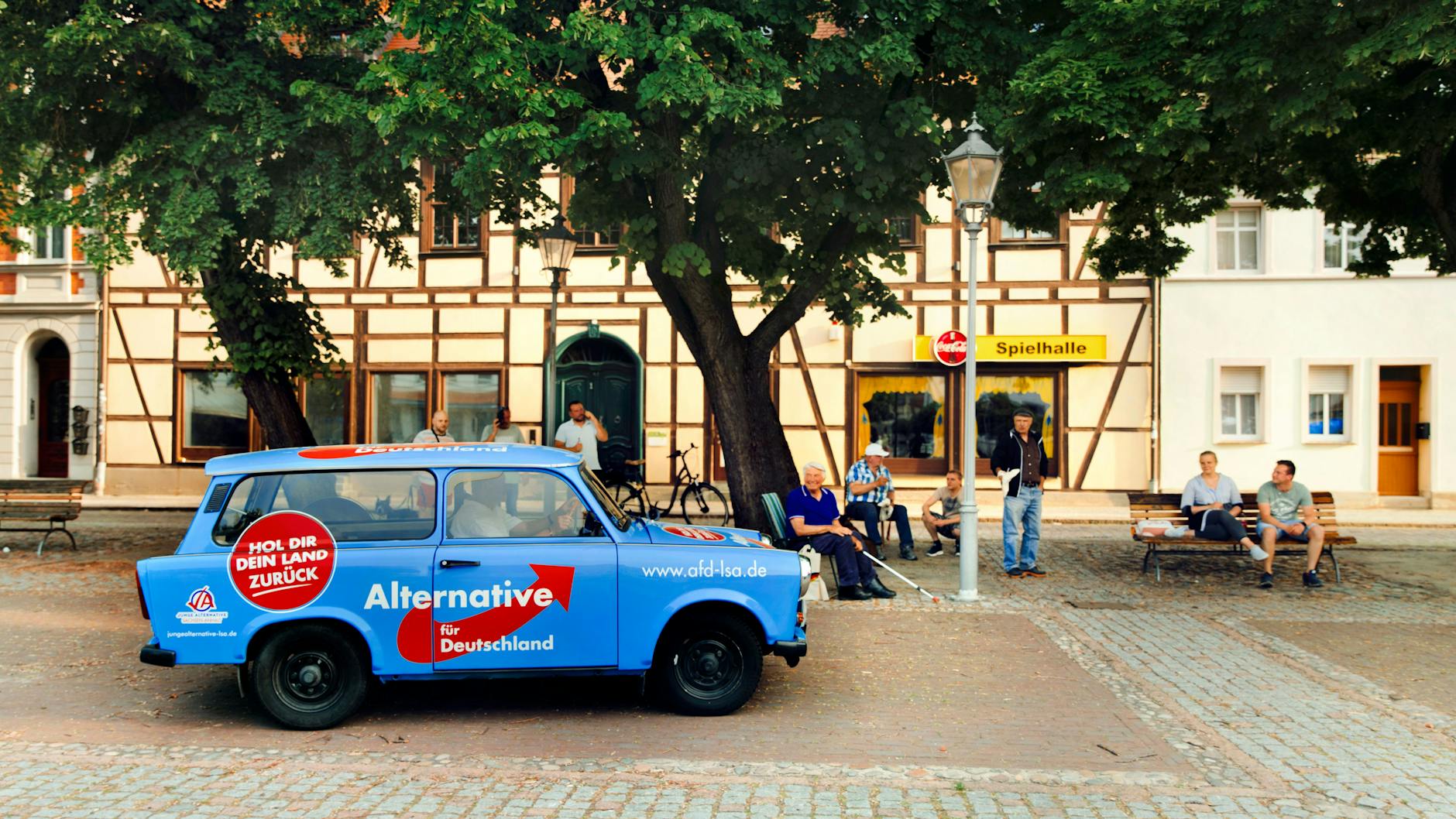 Die AfD auf Wahlkampftour in Aken, Landkreis Anhalt-Bitterfeld.
