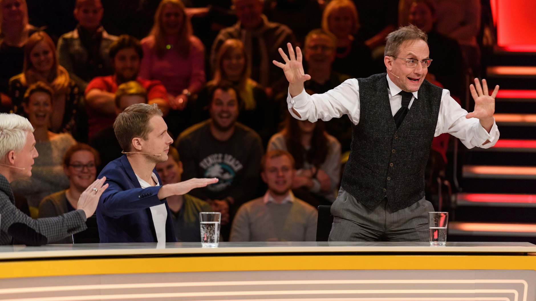 In den neuen Folgen von „Genial daneben“ nimmt Wigald Boning den Platz von Bernhard Hoecker ein.