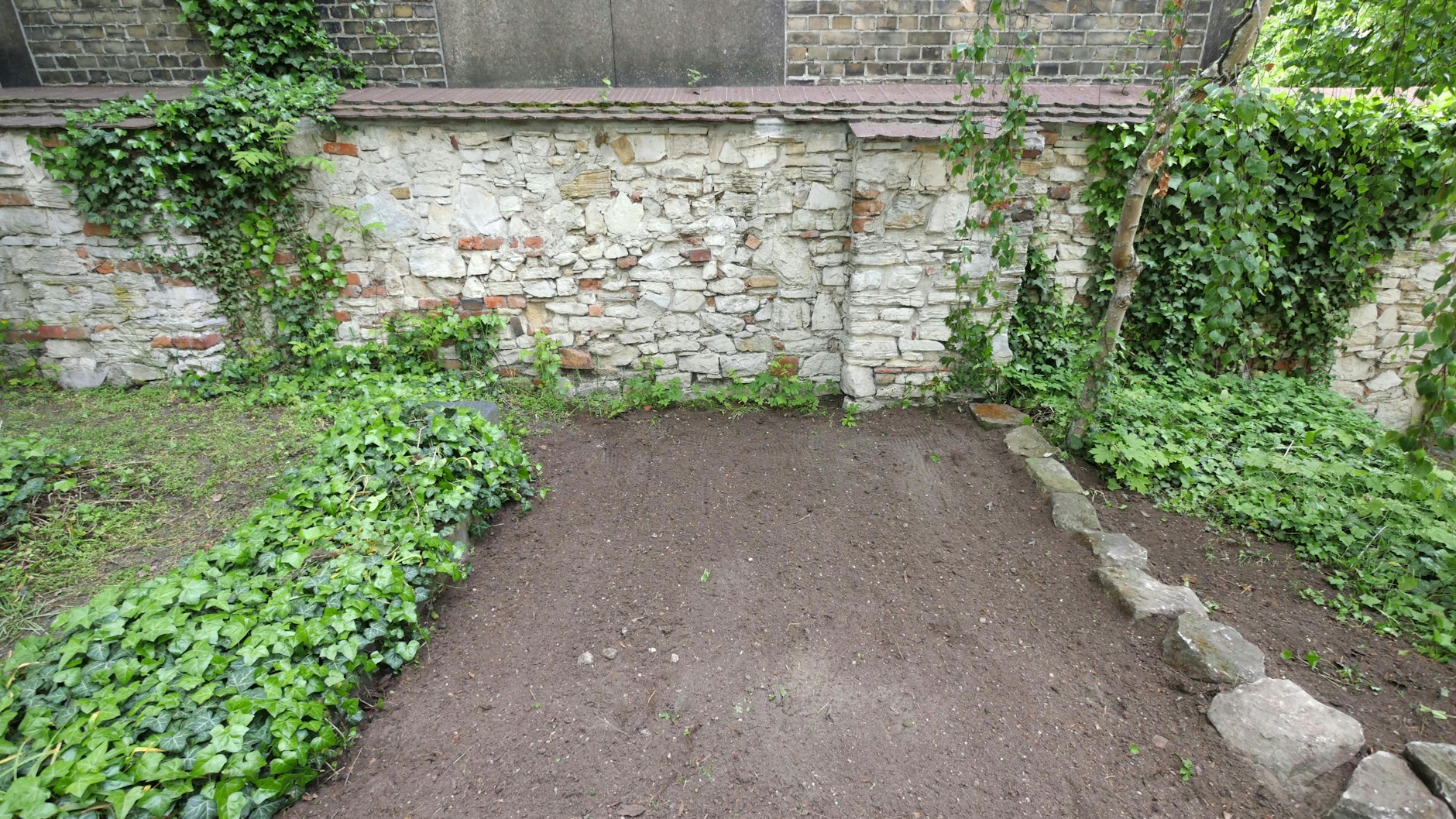 Das Grab von Schauspieler und Komiker Rolf Herricht wurde eingeebnet. 