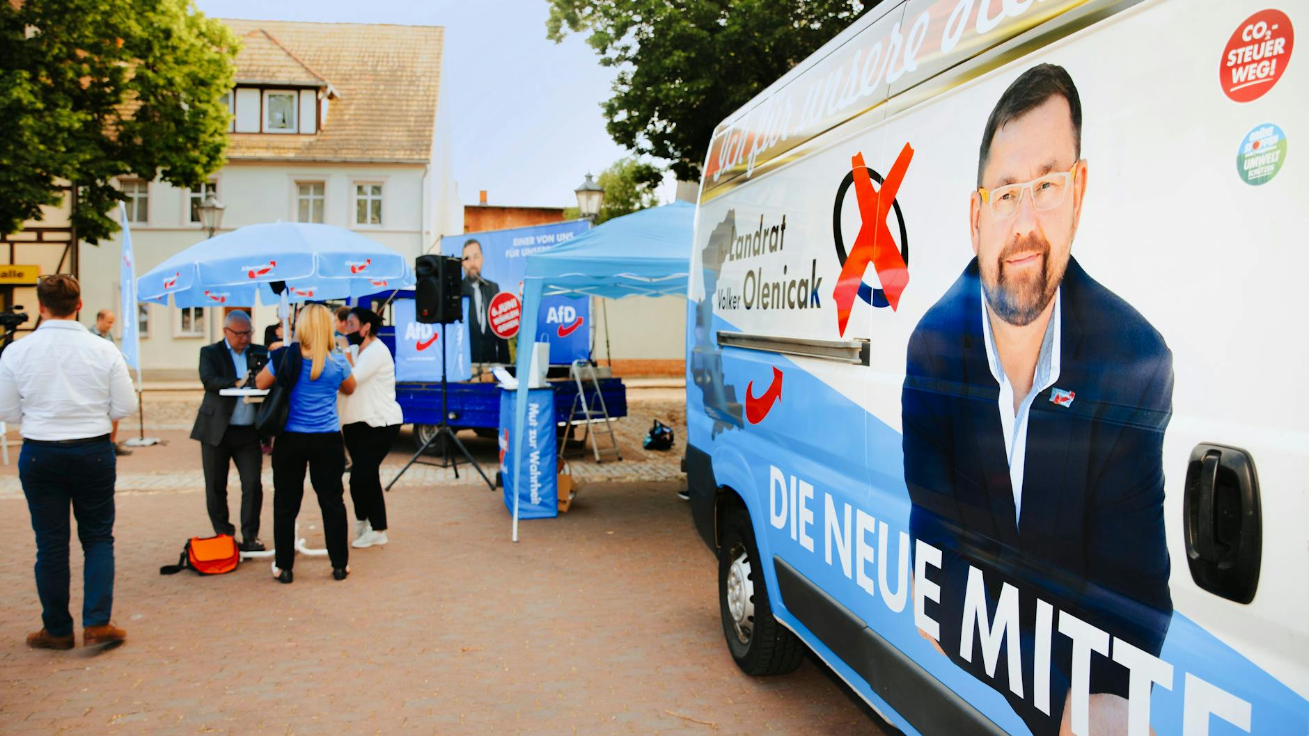 Der 55-jährige Volker Olenicak versteht sich und die AfD als „die neue Mitte“.