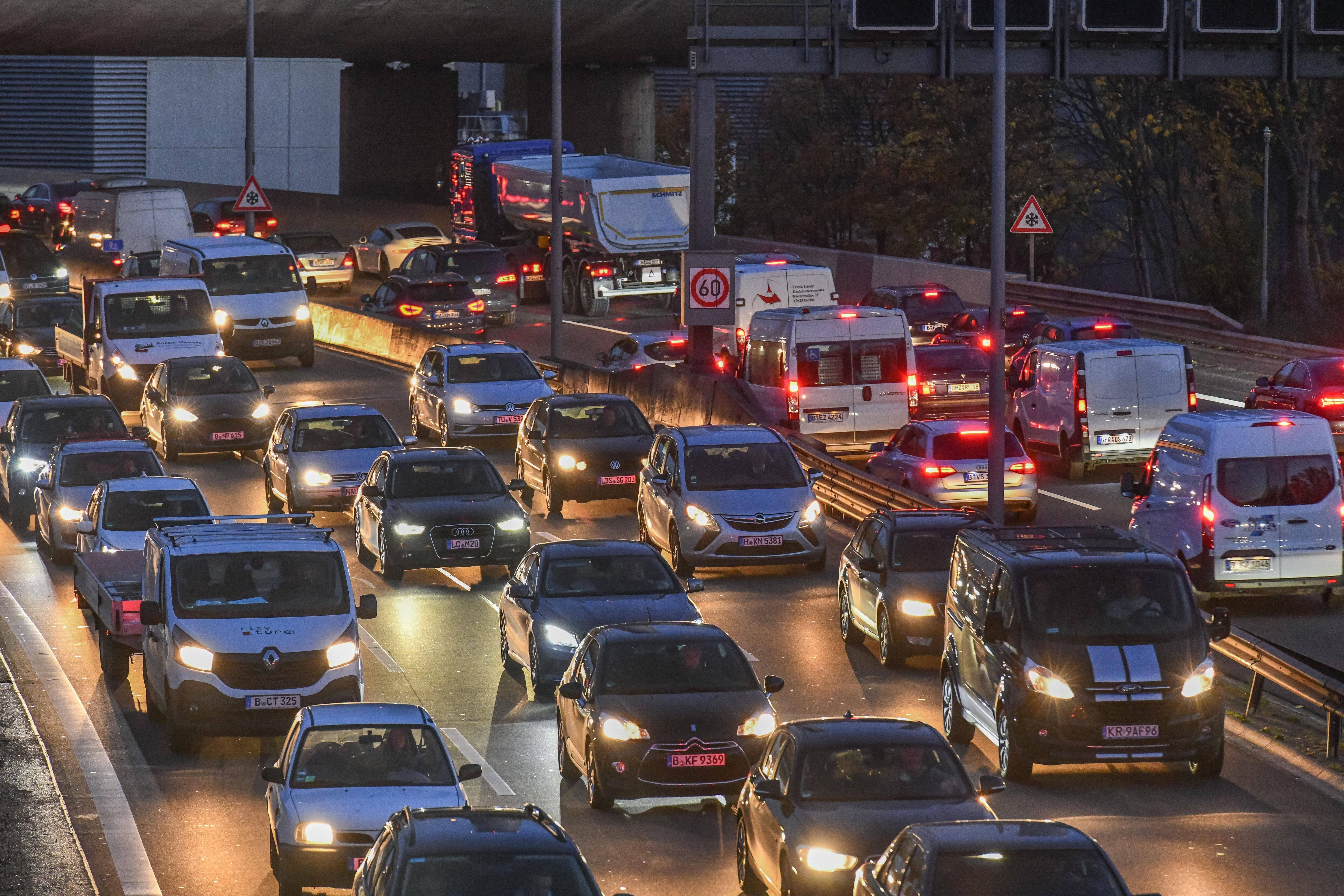 Am Wochenende: ADAC Erwartet Viel Verkehr Und Stau Im Großraum Berlin