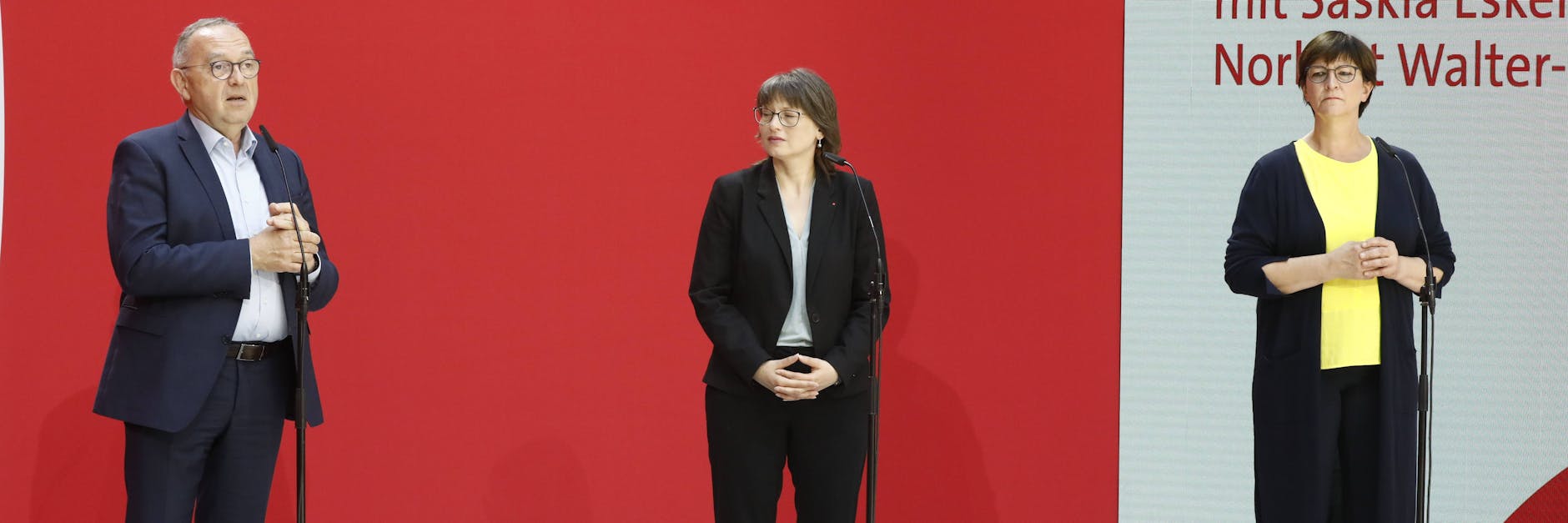 Unfroh: Katja Pähle, SPD-Spitzenkandidatin in Sachsen-Anhalt, flankiert von der Partei-Doppelspitze Norbert Walter-Borjans und Saskia Esken.