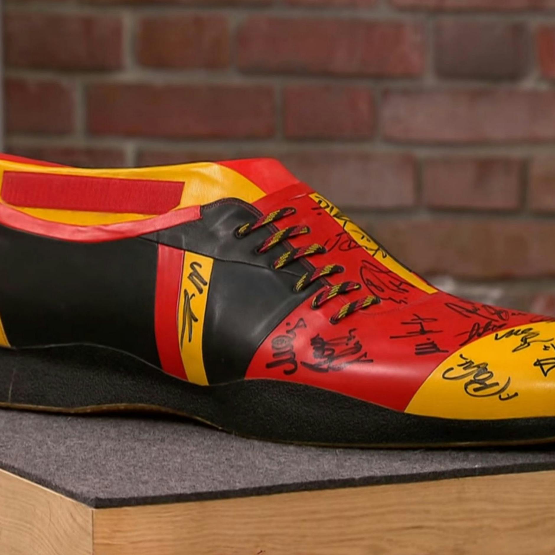 Knaller bei „Bares für Rares“: Dieser Schuh in Größe 90 bringt einen Sensations-Preis