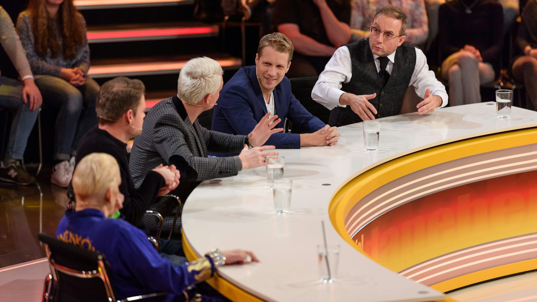 Die Promis am Ratepanel von „Genial daneben“ müssen äußerst merkwürdige Fragen beantworten.