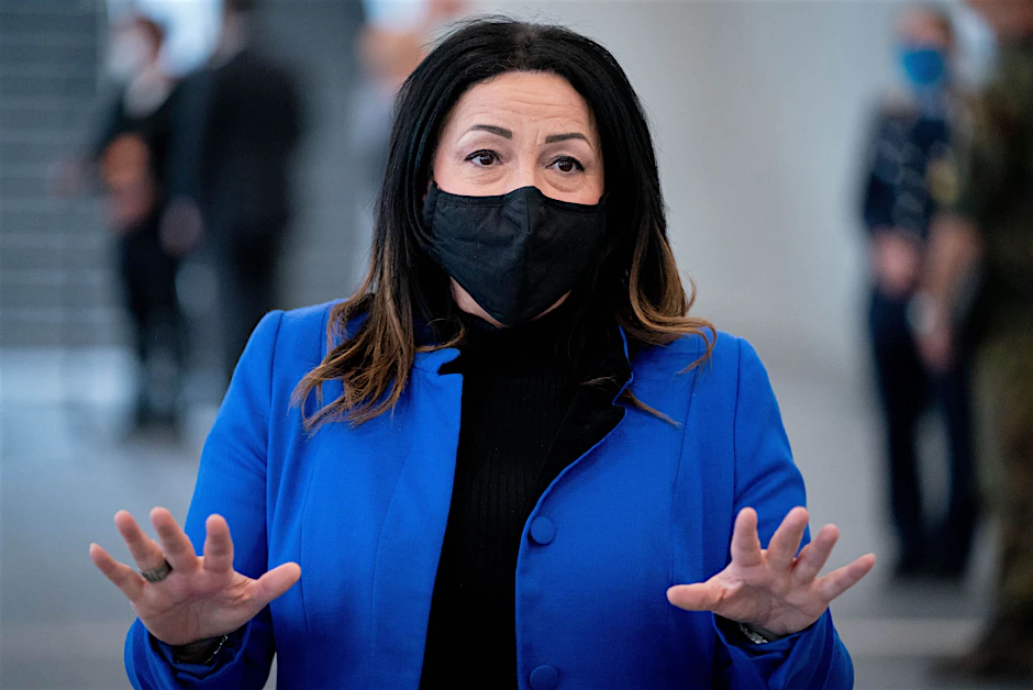 Die Corona-Zahlen gehen in Berlin zurück. Doch Dilek Kalayci (SPD), Gesundheitssenatorin der Hauptstadt, hat im Gesundheitsausschuss am Montag die Euphorie gebremst (Archivbild).