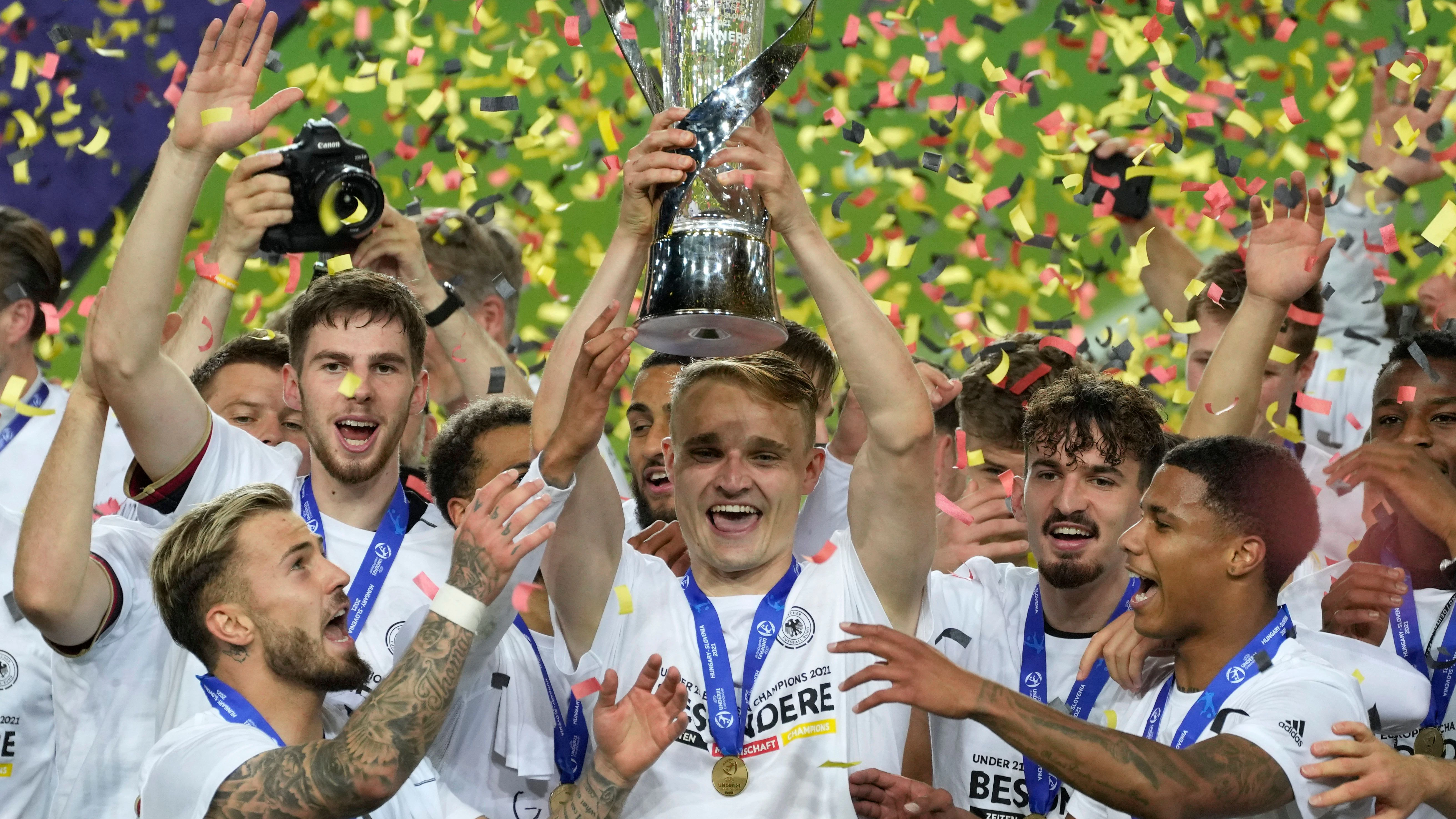 In einem spannenden und mitreißenden Finale gegen Portugal krönt sich Deutschlands U21 zum dritten Mal zum Europameister.&nbsp;