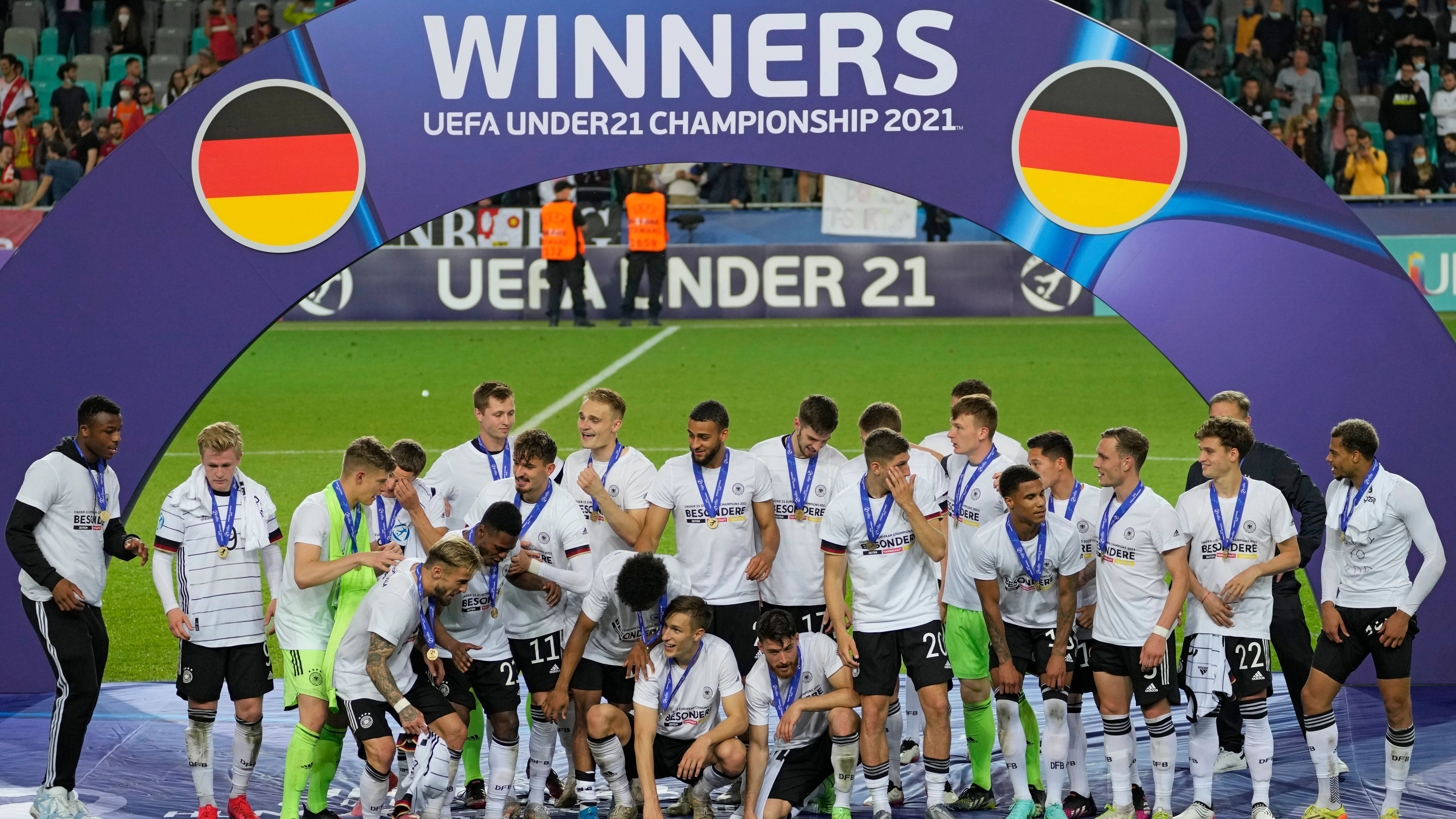 Siegerfoto nach dem Titelgewinn: So feiert die deutsche U21-Nationalmannschaft.