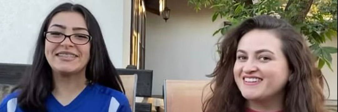 Casey Garcia und ihre Tochter Julie (links)