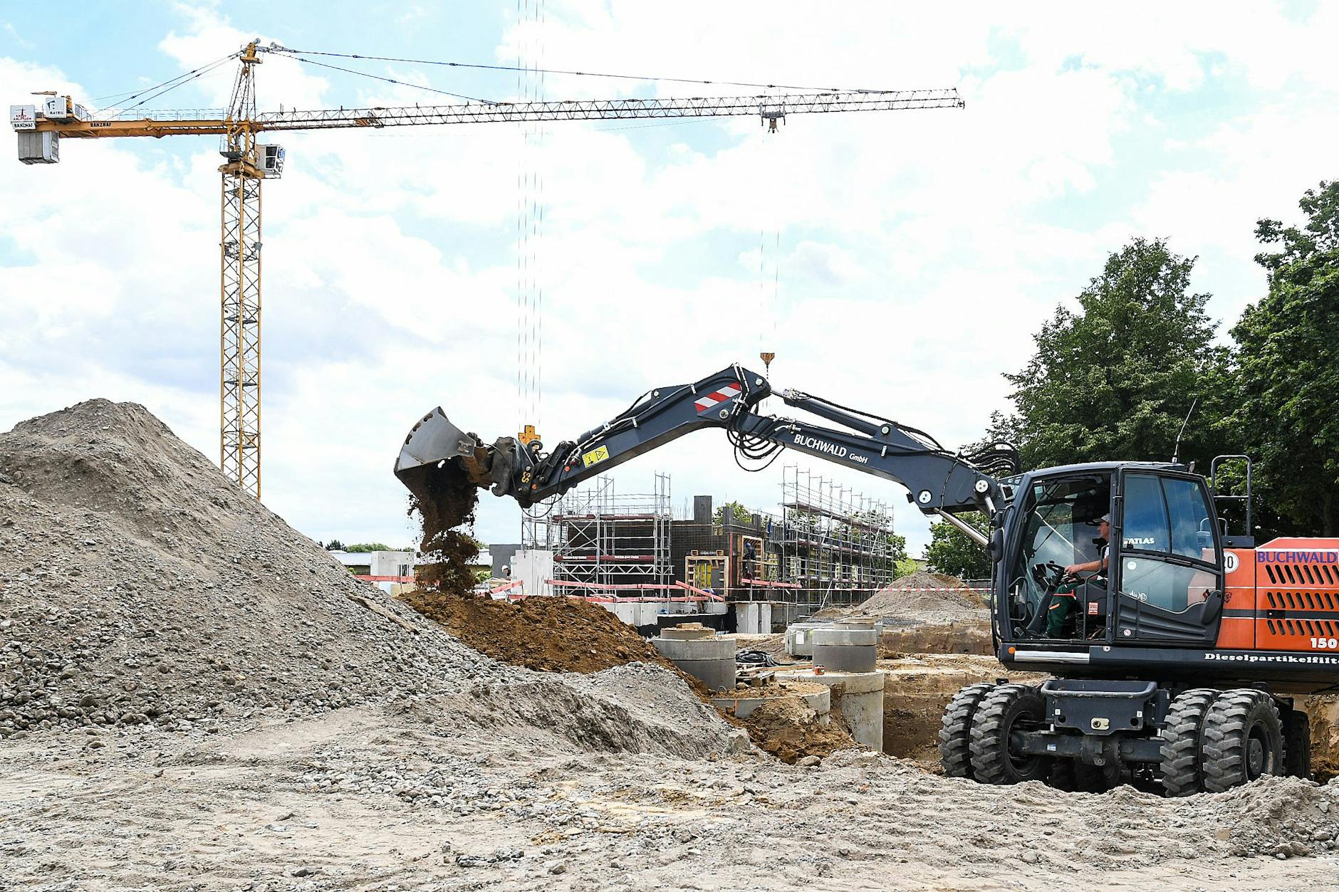 Die Schulbauoffensive: Baustelle für einen Schulneubau in der Wartiner Straße in Lichtenberg