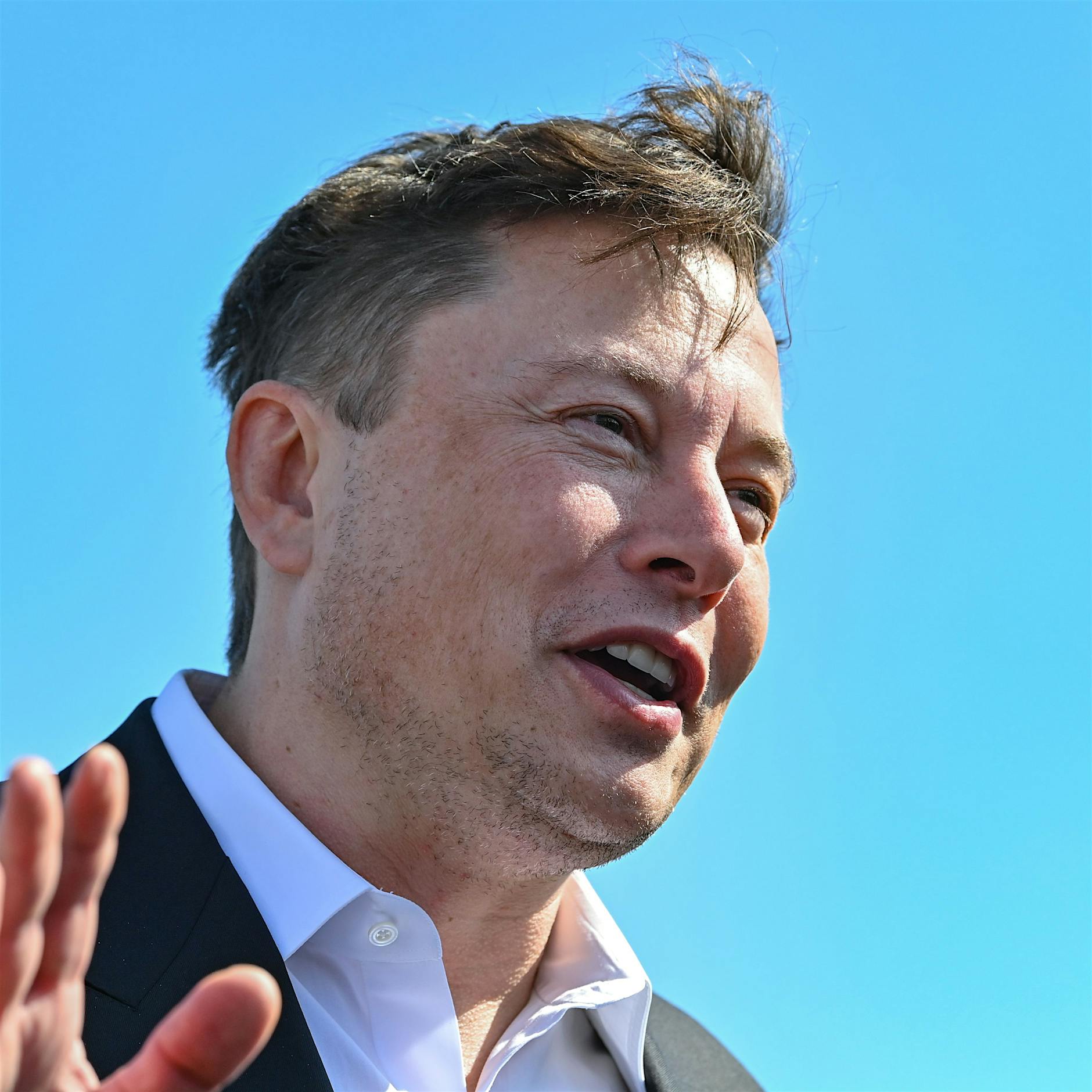 Anonymous droht Elon Musk