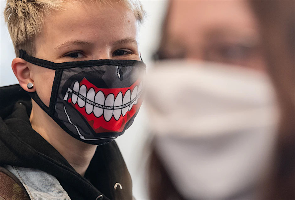 In Sachsen fällt die Maskenpflicht in Schulgebäuden und im Unterricht weg.