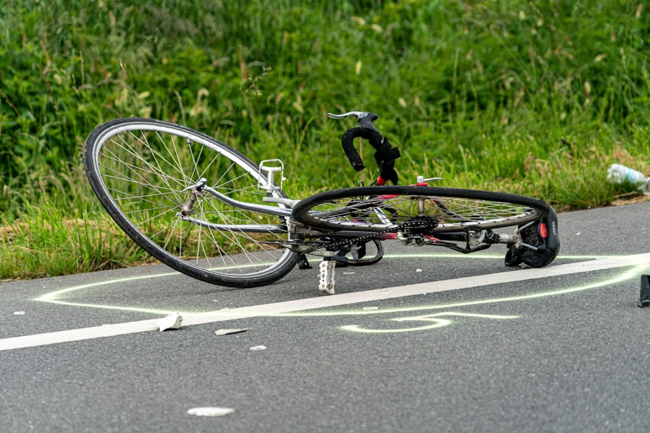 81-year-old car driver records cyclist: cyclist dies