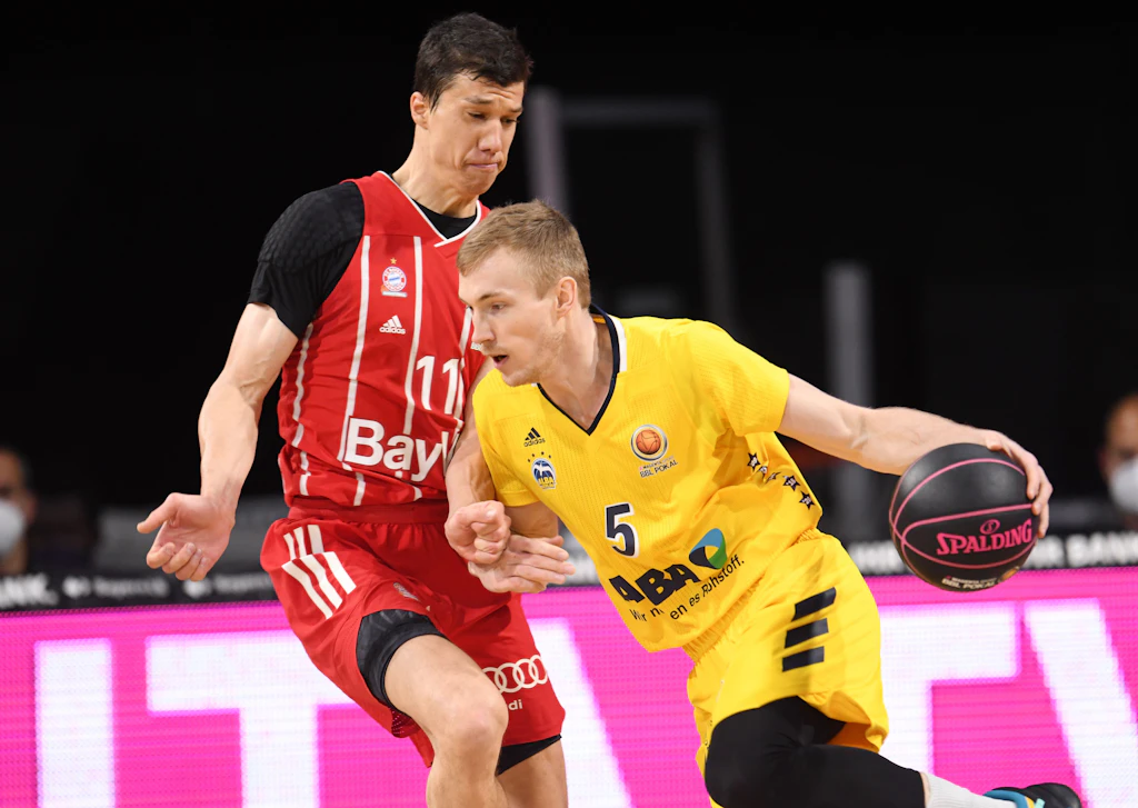 Basketball brutal: Meister wird, wer besser quetscht