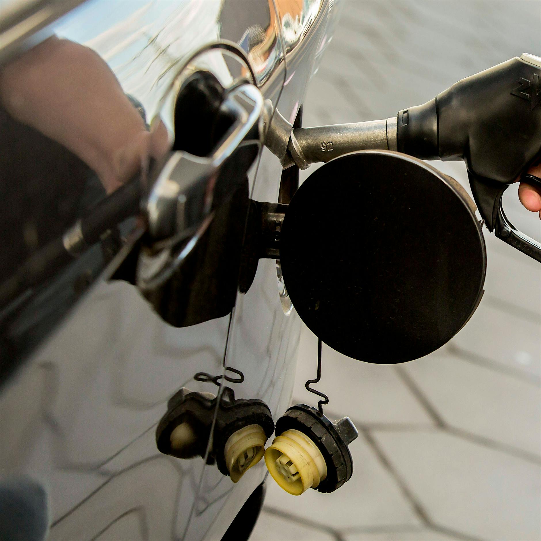 Debatte um Spritkosten: Wie schnell muss der CO2-Preis steigen?