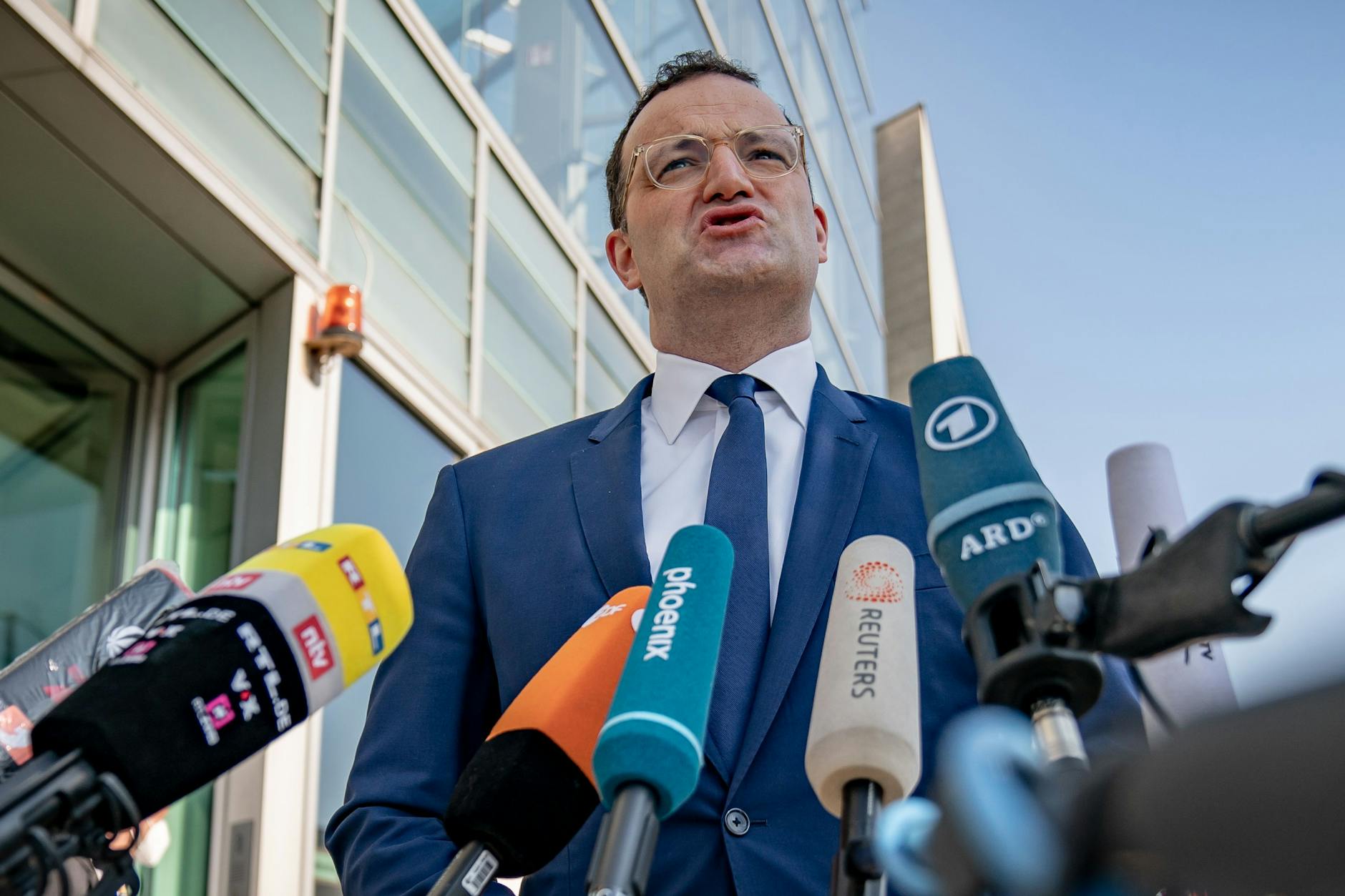 Jens Spahn (CDU) verteidigt sich hart – aber auch fair? 