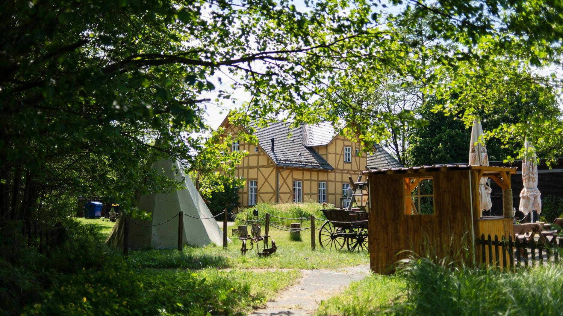 Von wegen steifer Betrieb: Das Museumsdorf Glashütte ist lebendiger Teil der Baruther Dorfgemeinschaft.