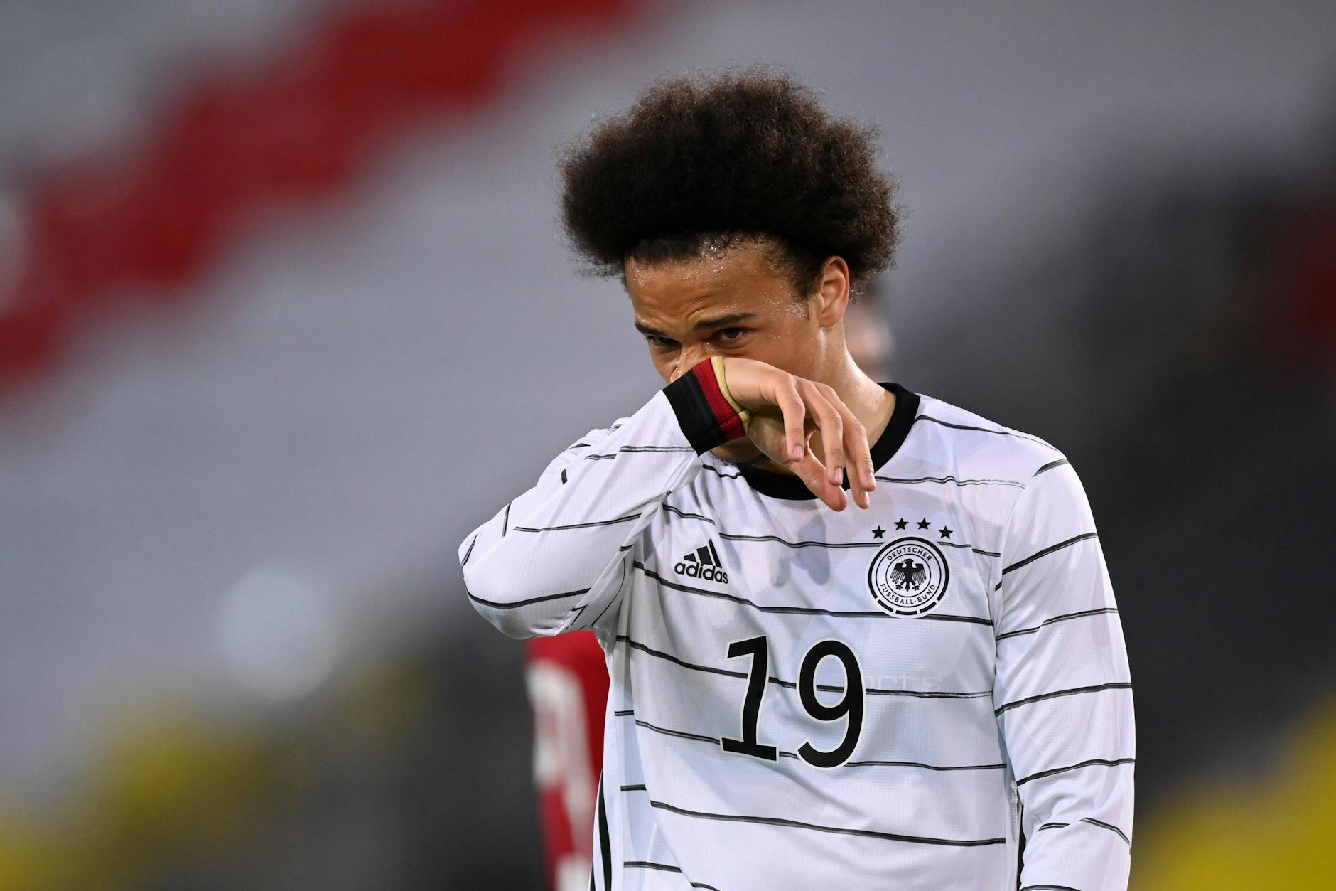 Leroy Sané würde sich wahrscheinlich lieber am Strand von Santorini von der Saison erholen, als bei der EM anzutreten.