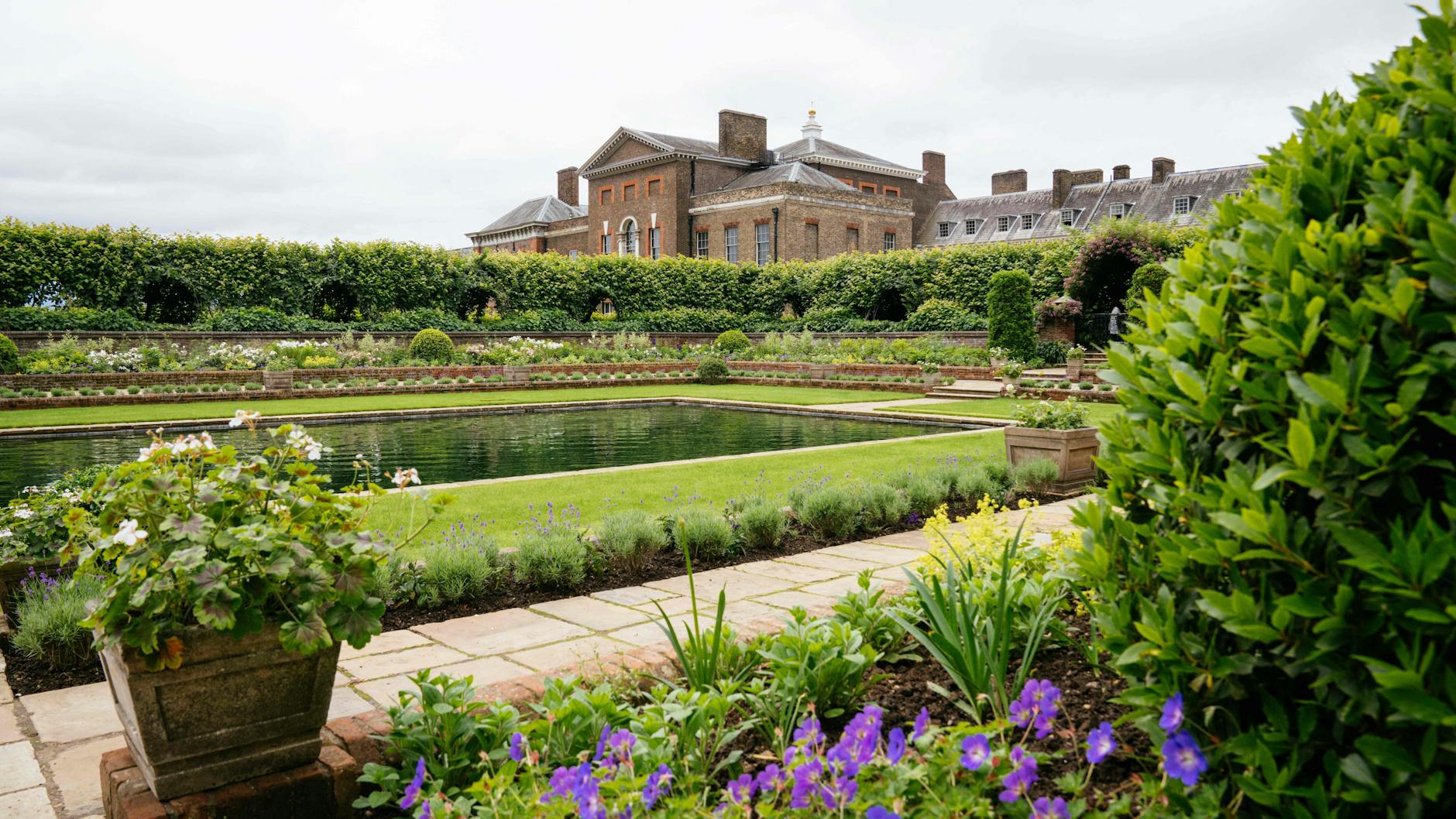 Sunken Garden (Versunkener Garten) auf dem Gelände des Kensington-Palasts. Hier hatte Diana zuletzt gelebt.