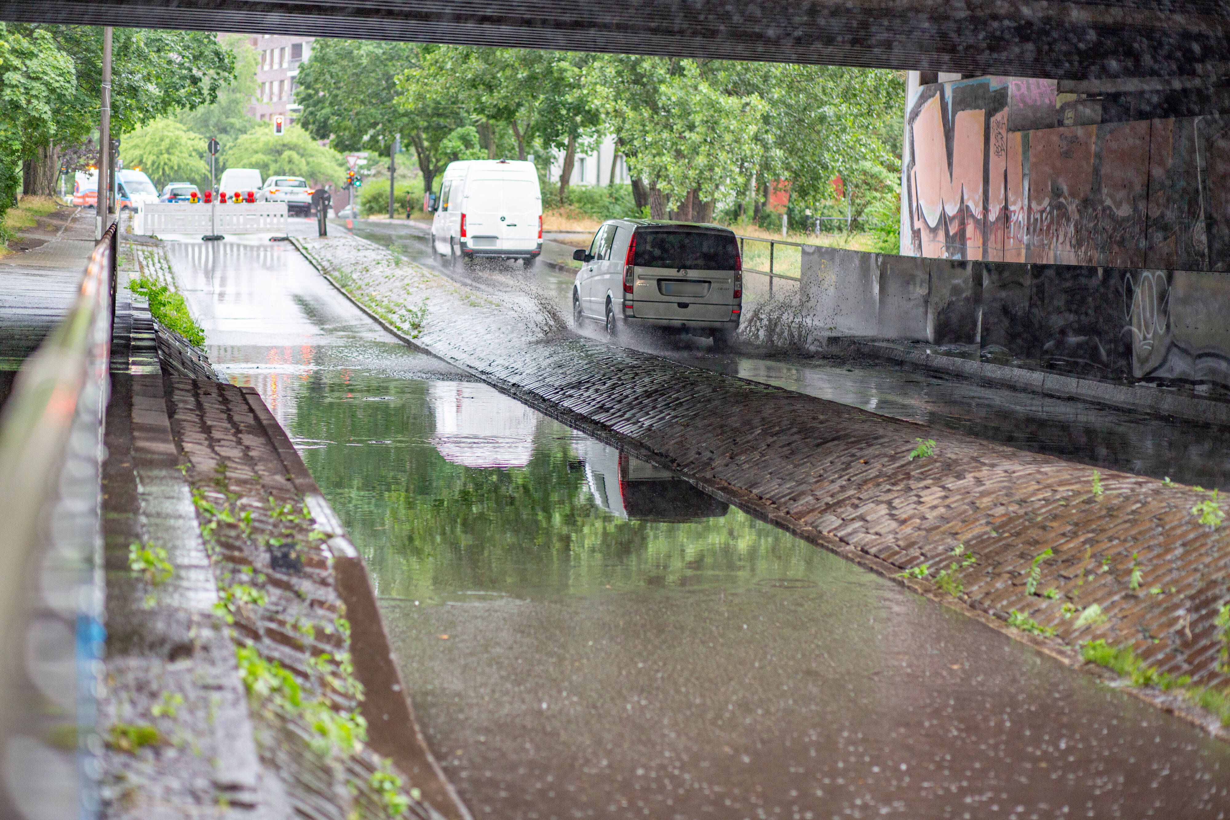 Unwetterwarnung! Sturzflut-Tief Erfasst Berlin: Bis Zu 160 Liter Regen ...