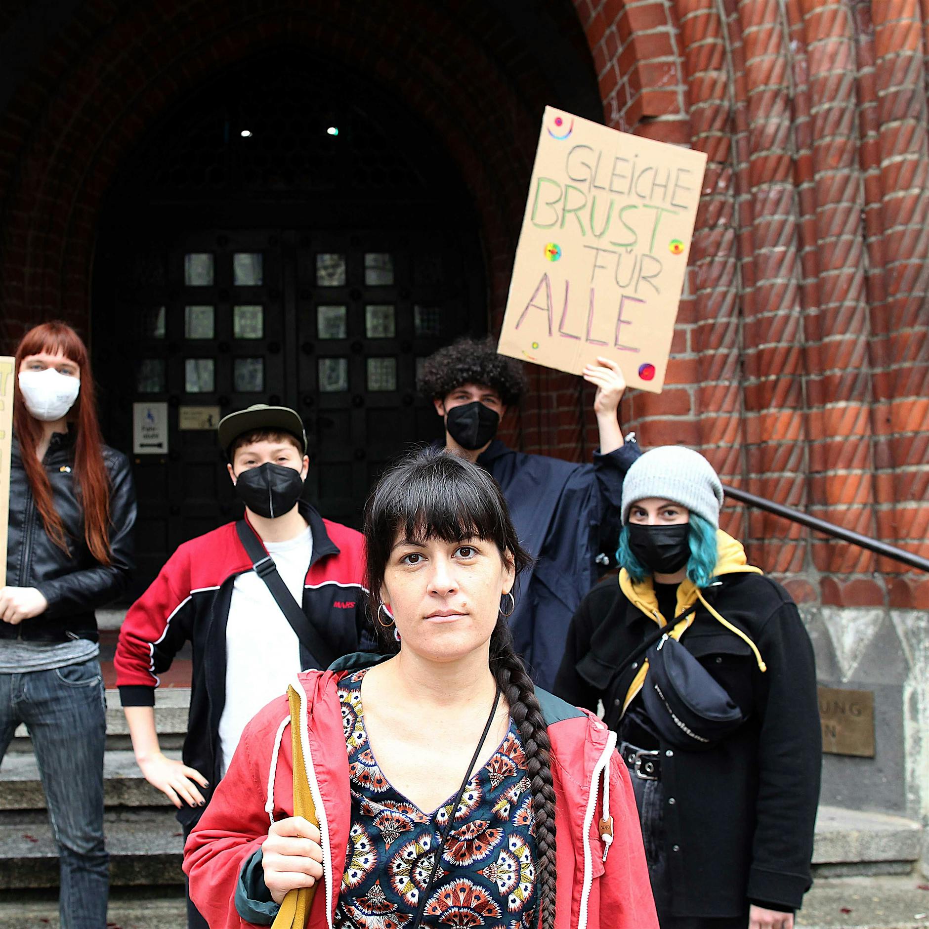 Bezirksbürgermeister Oliver Igel zu Streit um Brüste in Berlin: Locker bleiben!