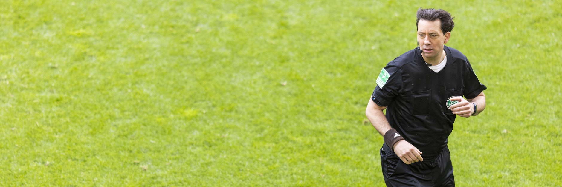 Schiedsrichter Manuel Gräfe in seinem letzten Bundesliga-Spiel.