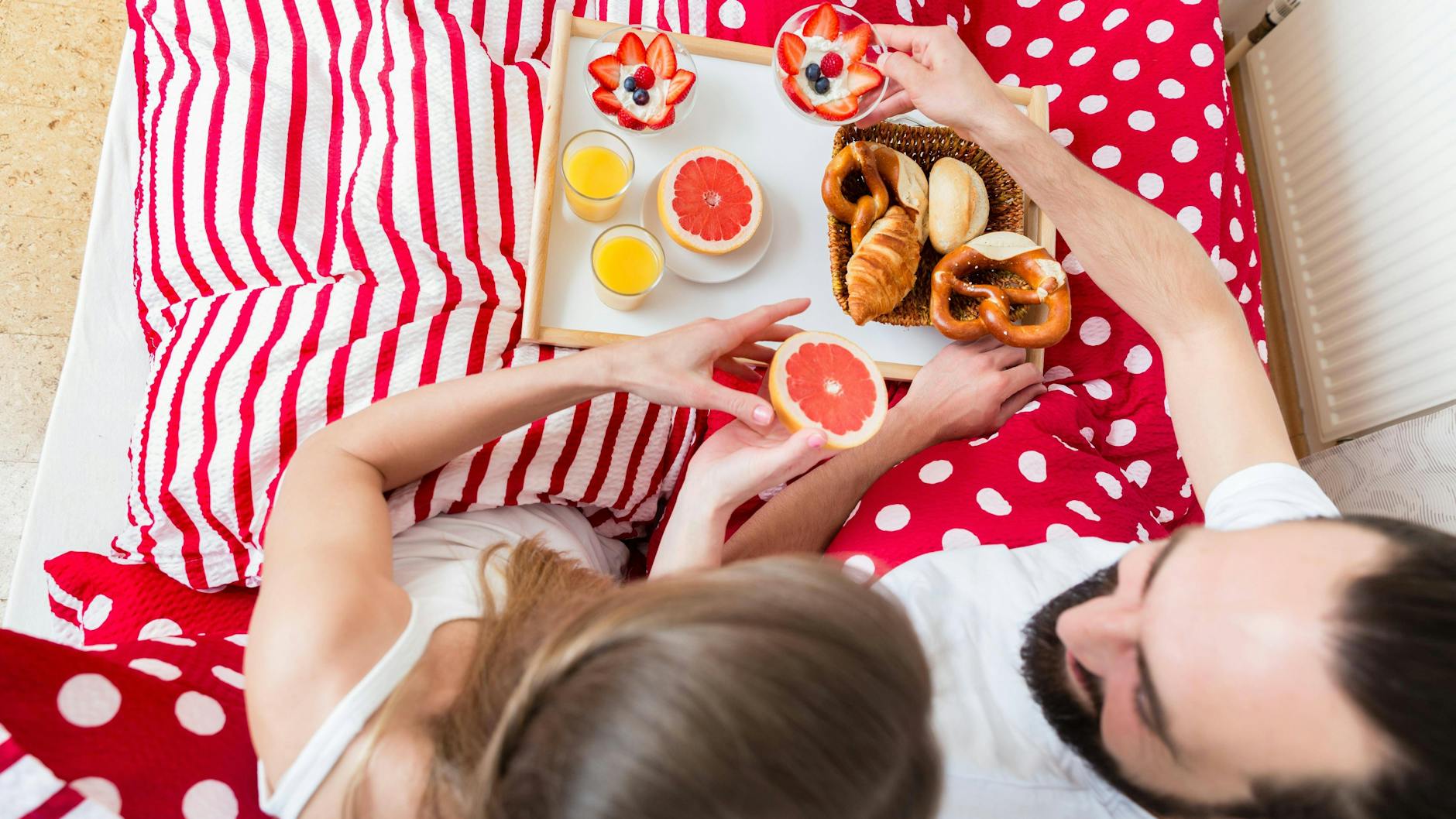 Verbringen Sie den Sonntag lieber bei Frühstück im Bett als auf der Arbeit.