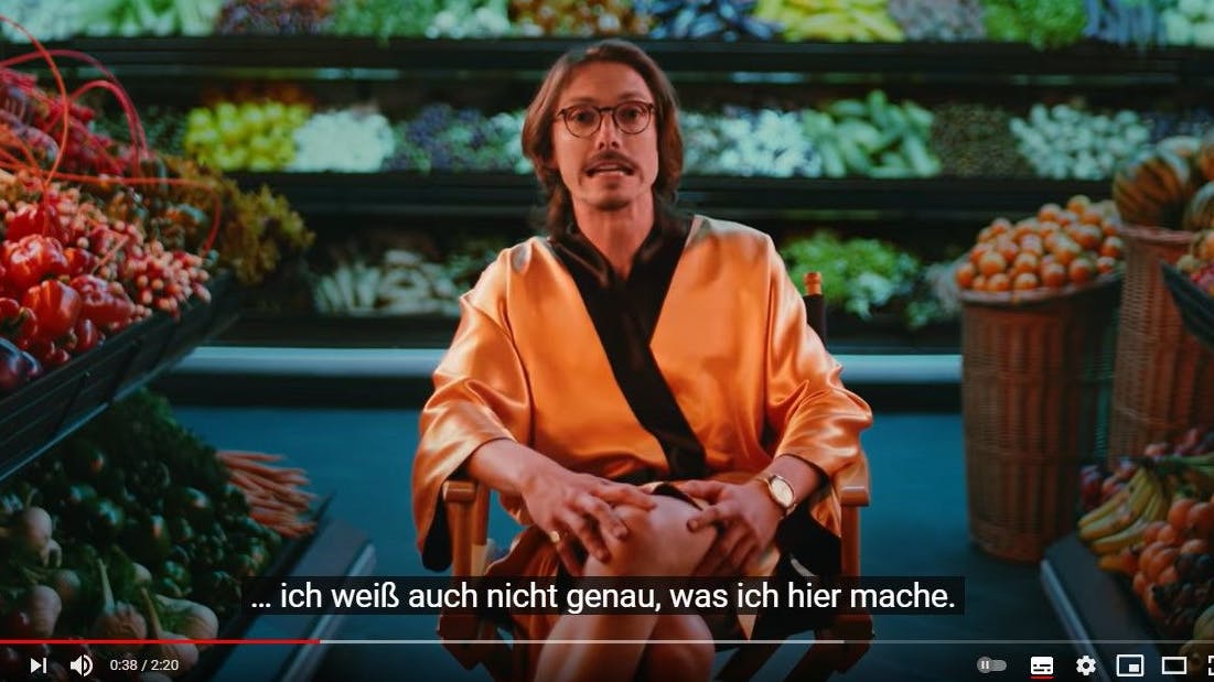 Der YouTuber und Musiker Marc Rebillet im Video „Super Marc“.