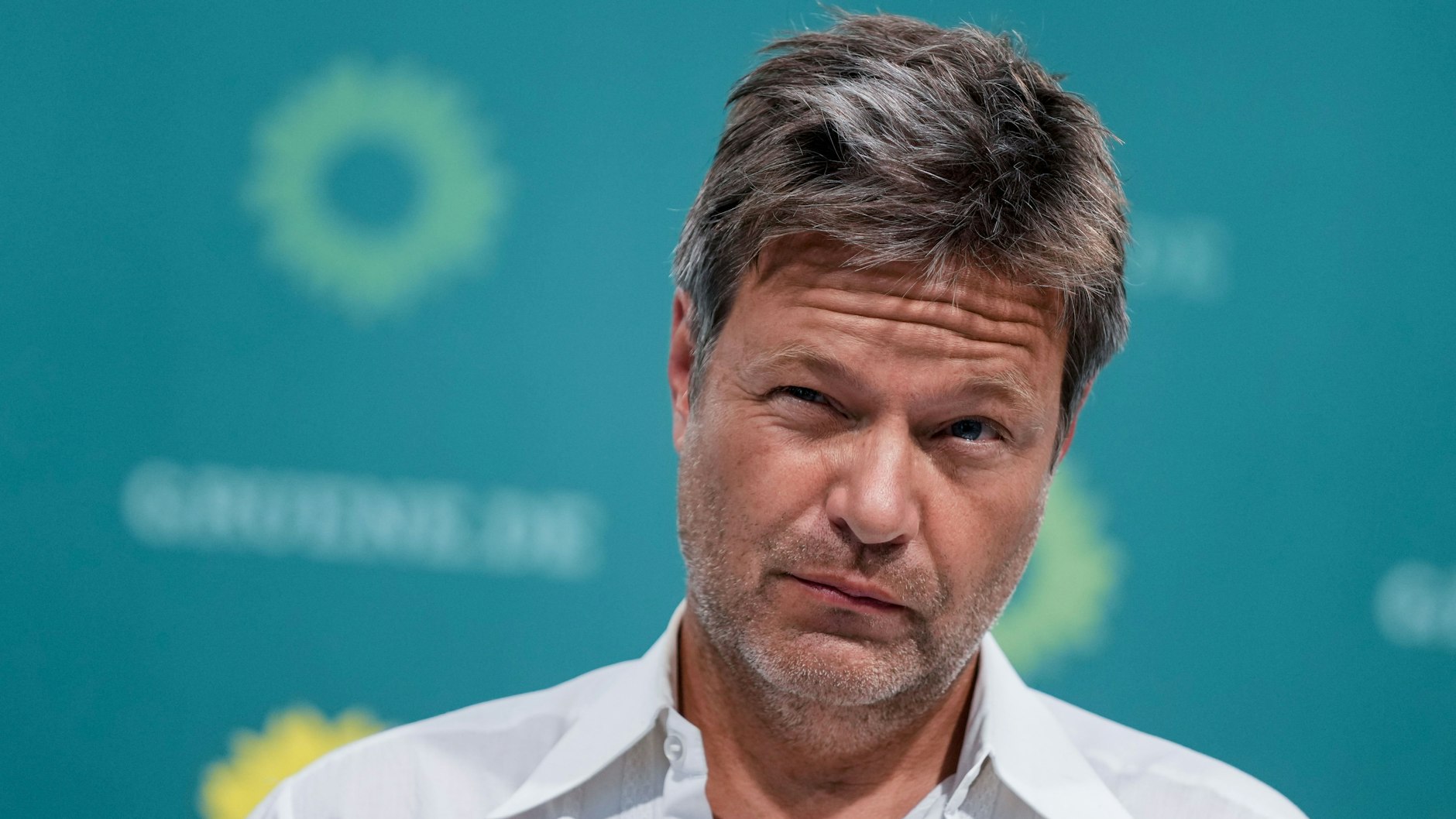 Robert Habeck, Bundesvorsitzender von Bündnis 90/Die Grünen, hatte ebenfalls Ambitionen auf die Kanzlerkandidatur, steckte dann aber zurück.