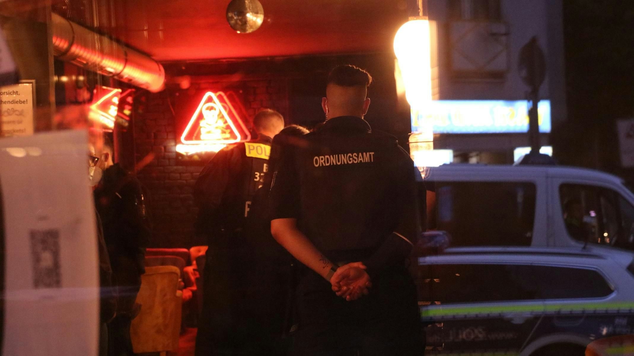 Großeinsatz in Neukölln: Polizei durchsucht Cafés, Bars und Kneipen - Vimarsana News