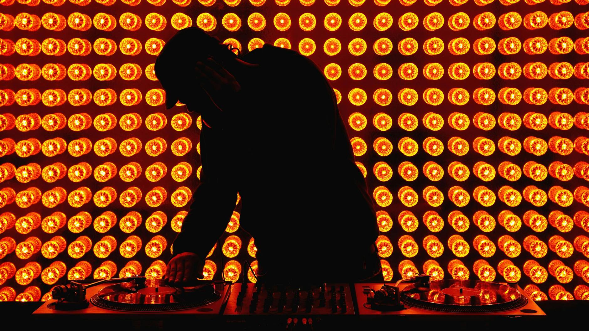 Auch DJs sollen bei der geplanten „Langen Nacht des Impfens“ auftreten.