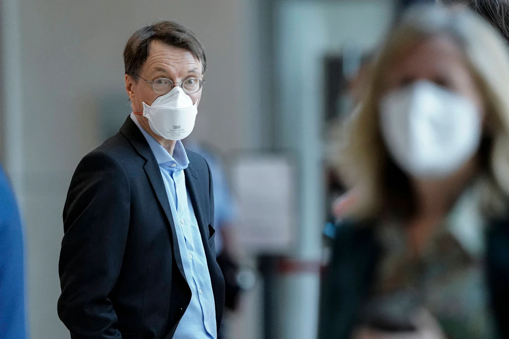 Noch schlimmer als Delta: Lauterbach warnt vor impfresistenter Super-Mutante