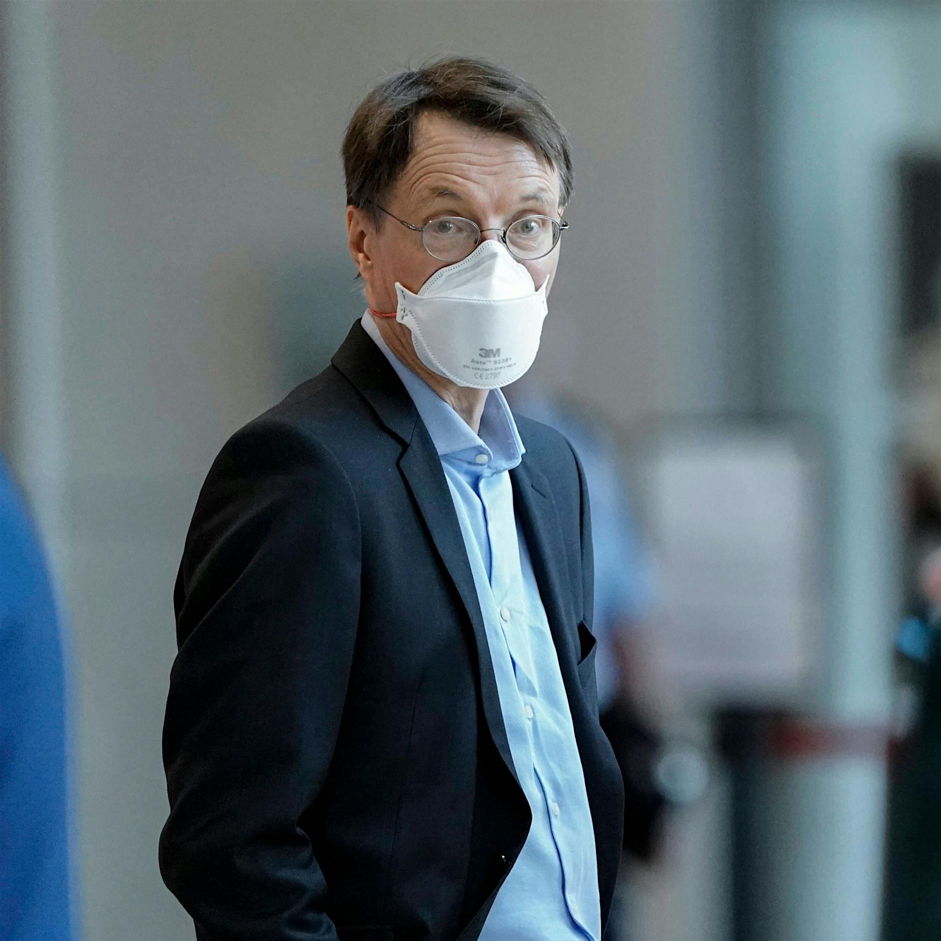 Noch schlimmer als Delta: Lauterbach warnt vor impfresistenter Super-Mutante