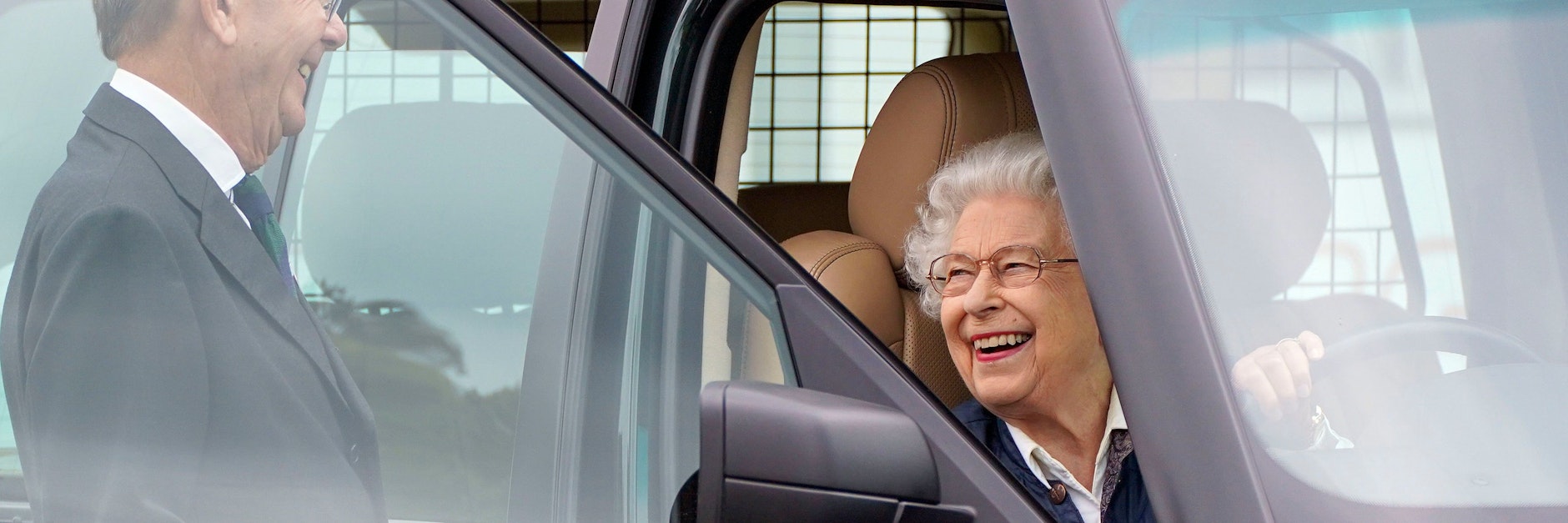 Die Queen kommt im Auto bei der&nbsp;Royal Windsor Horse Show an.