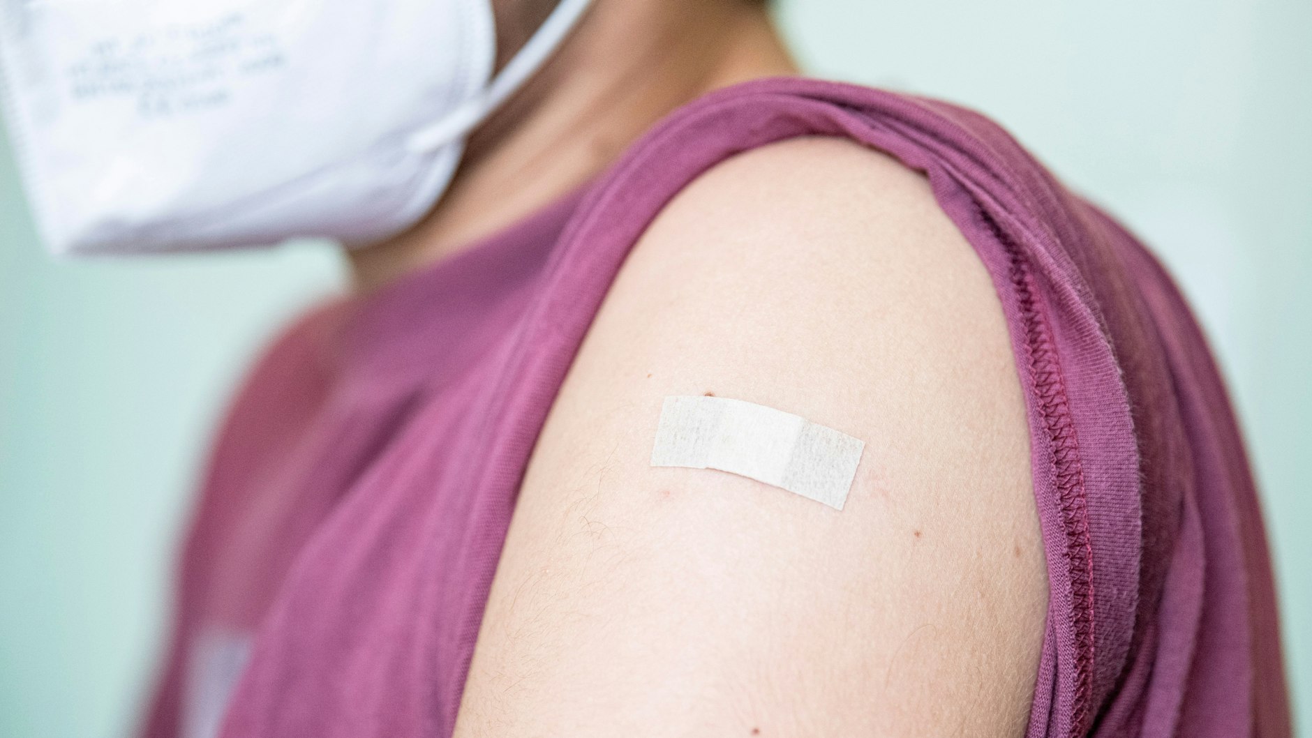 Nach zwei unterschiedlichen Präparaten können häufiger milde und moderate Impfreaktionen auftreten als beim Abschluss der Impfserie mit demselben Impfstoff.