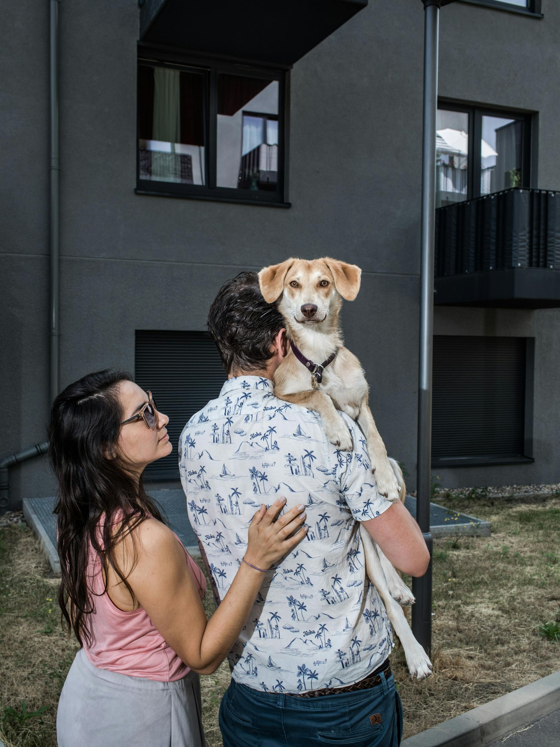 Hundebesitzer Leicy und Pippo mit Lupita
