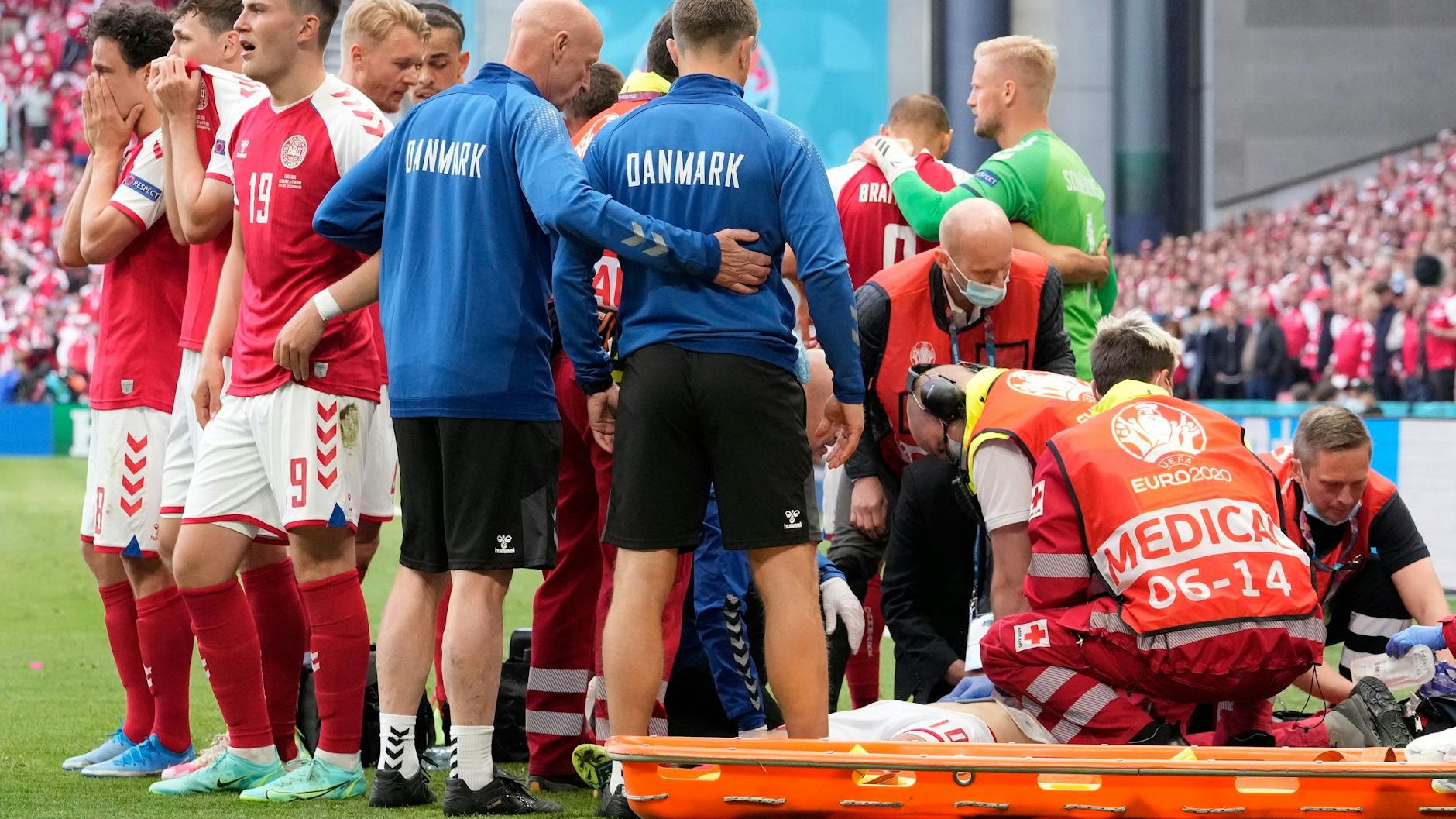 Christian Eriksen musste beim Spiel gegen Finnland auf dem Rasen reanimiert werden. 