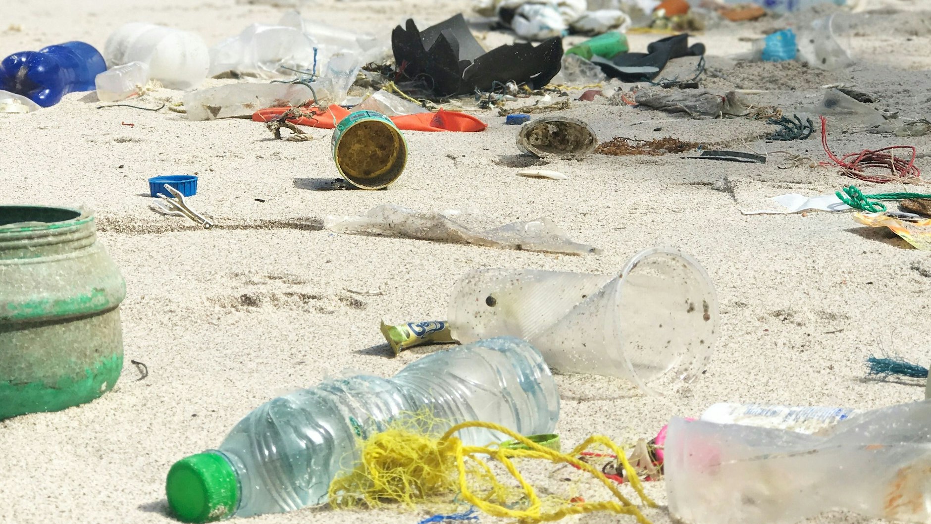 Das Verbot soll helfen, die Probleme mit Plastikmüll in den Meeren und an den Stränden kleiner zu machen. 