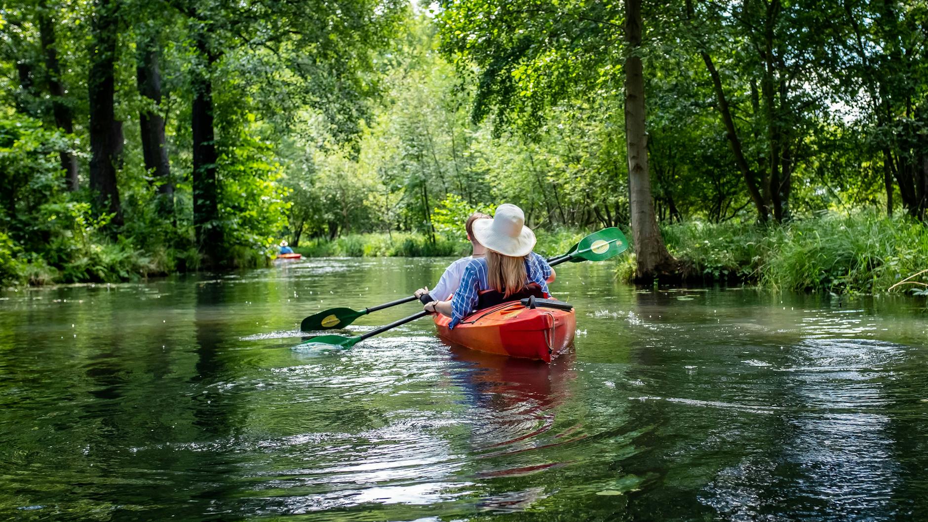 Paddeln im Spreewald – eine gute Idee. Doch die beliebte Ausflugsregion südöstlich von Berlin ist zwei Monate lang mit der Bahn von Berlin nicht mehr direkt erreichbar.
