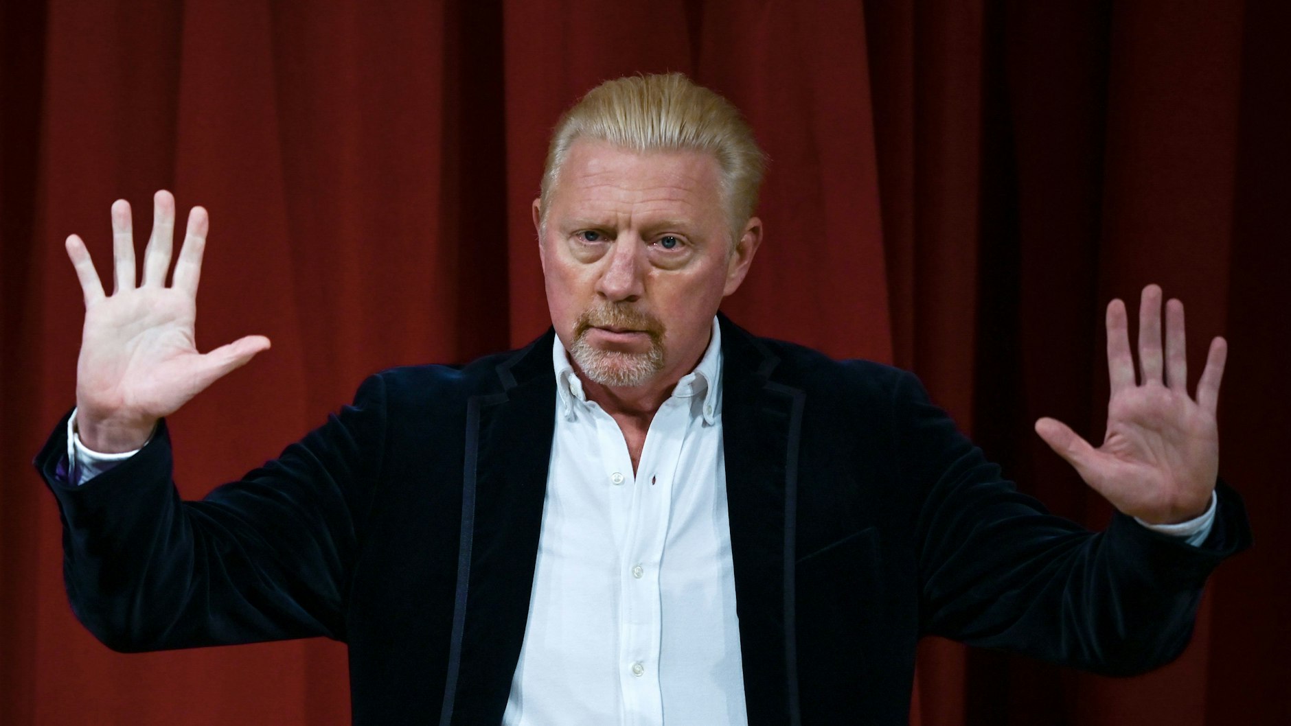 Boris Becker verteidigt sich nach seinen Aussagen über die viermalige Grand-Slam-Siegerin Osaka gegen Kritik. Er fühlt sich falsch zitiert.