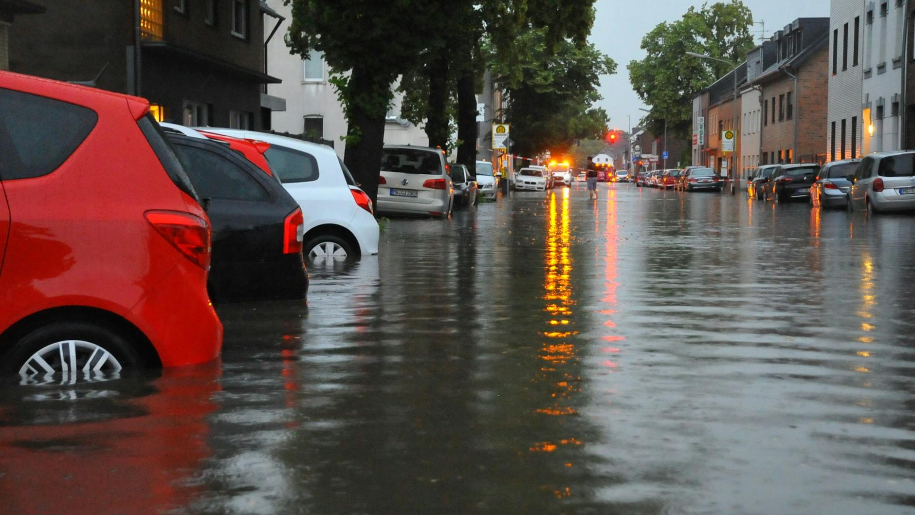 In vielen Städten Deutschlands, wie hier in Mönchengladbach standen Straßen unter Wasser.