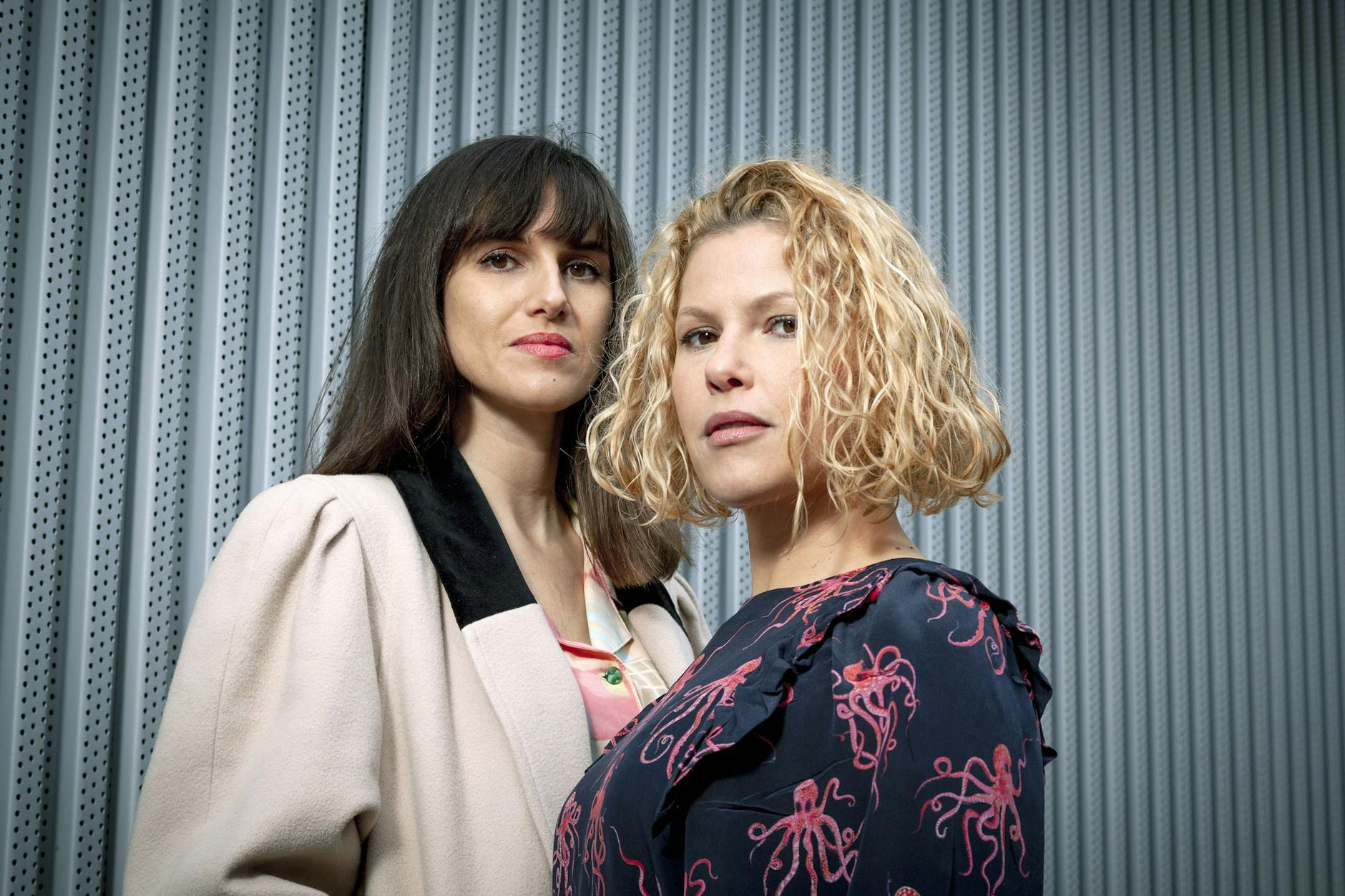 Seit über 15 Jahren ertragen die Journalistinnen Myriam Leroy (li.) und Florence Hainaut (re.), was ihnen lange als Schattenseite ihrer Tätigkeit verkauft wurde. Wer nicht mit Frauenhass und Cybergewalt umgehen könne, der müsse eben den Beruf wechseln.<br><br>