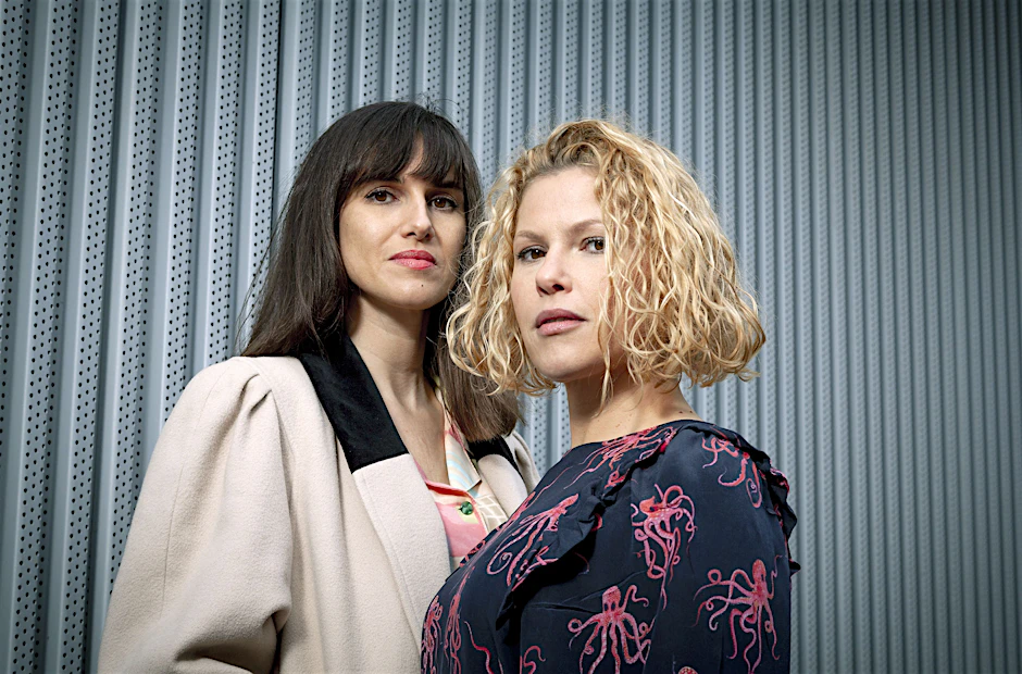 Seit über 15 Jahren ertragen die Journalistinnen Myriam Leroy (li.) und Florence Hainaut (re.), was ihnen lange als Schattenseite ihrer Tätigkeit verkauft wurde. Wer nicht mit Frauenhass und Cybergewalt umgehen könne, der müsse eben den Beruf wechseln.<br><br>